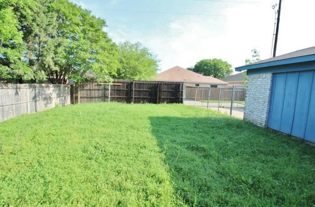 Single Family Residence For Rent in Dallas County , 1019 Cedar Run Drive, Duncanville, Texas 75137, 3 Bedroom, 2 Bathroom, 2 Garage spaces, 1,469 Sqft, built in 1985, Preowned, mls#21205140, Real Estate Agent in Duncanville, Homes For Rent in Dallas county, Homes For Rent in Duncanville, Realtor in Duncanville Texas, Real Estate Brokerage Independent Realty Texas, Luminita Cordes Realtor