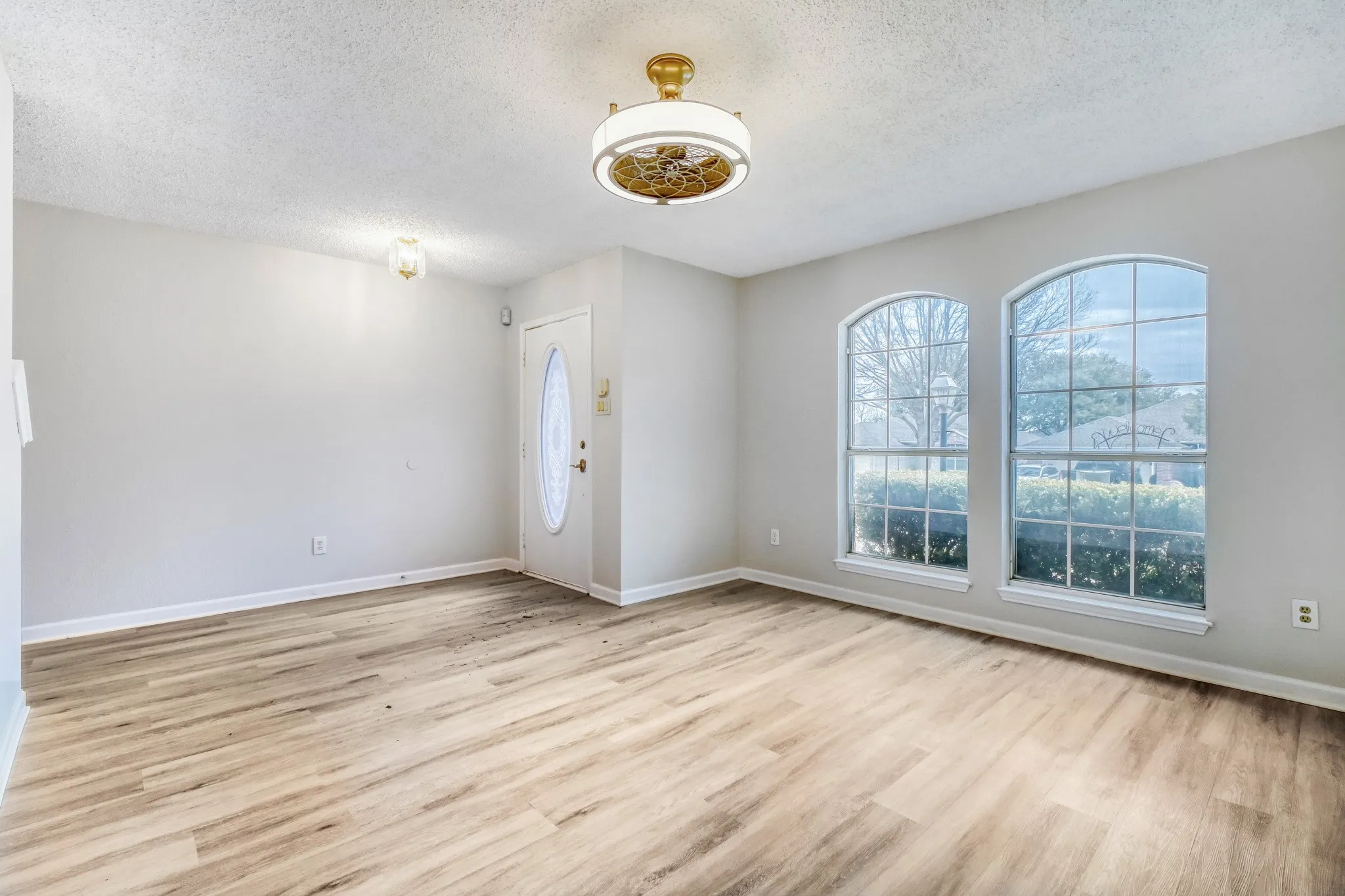 Single Family Residence For Sale in Denton County , 2112 Meadowview Drive, Corinth, Texas 76210, 4 Bedroom, 3 Bathroom, 2 Garage spaces, 3,056 Sqft, built in 1993, mls#21181551, Real Estate Agent in Corinth, Homes For Sale in Denton county, Homes For Sale in Corinth, Realtor in Corinth Texas, Real Estate Brokerage Independent Realty Texas, Luminita Cordes Realtor