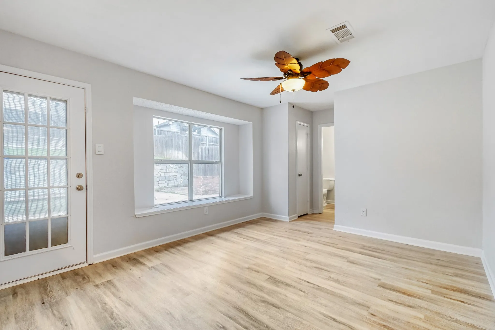Single Family Residence For Sale in Denton County , 2112 Meadowview Drive, Corinth, Texas 76210, 4 Bedroom, 3 Bathroom, 2 Garage spaces, 3,056 Sqft, built in 1993, mls#21181551, Real Estate Agent in Corinth, Homes For Sale in Denton county, Homes For Sale in Corinth, Realtor in Corinth Texas, Real Estate Brokerage Independent Realty Texas, Luminita Cordes Realtor