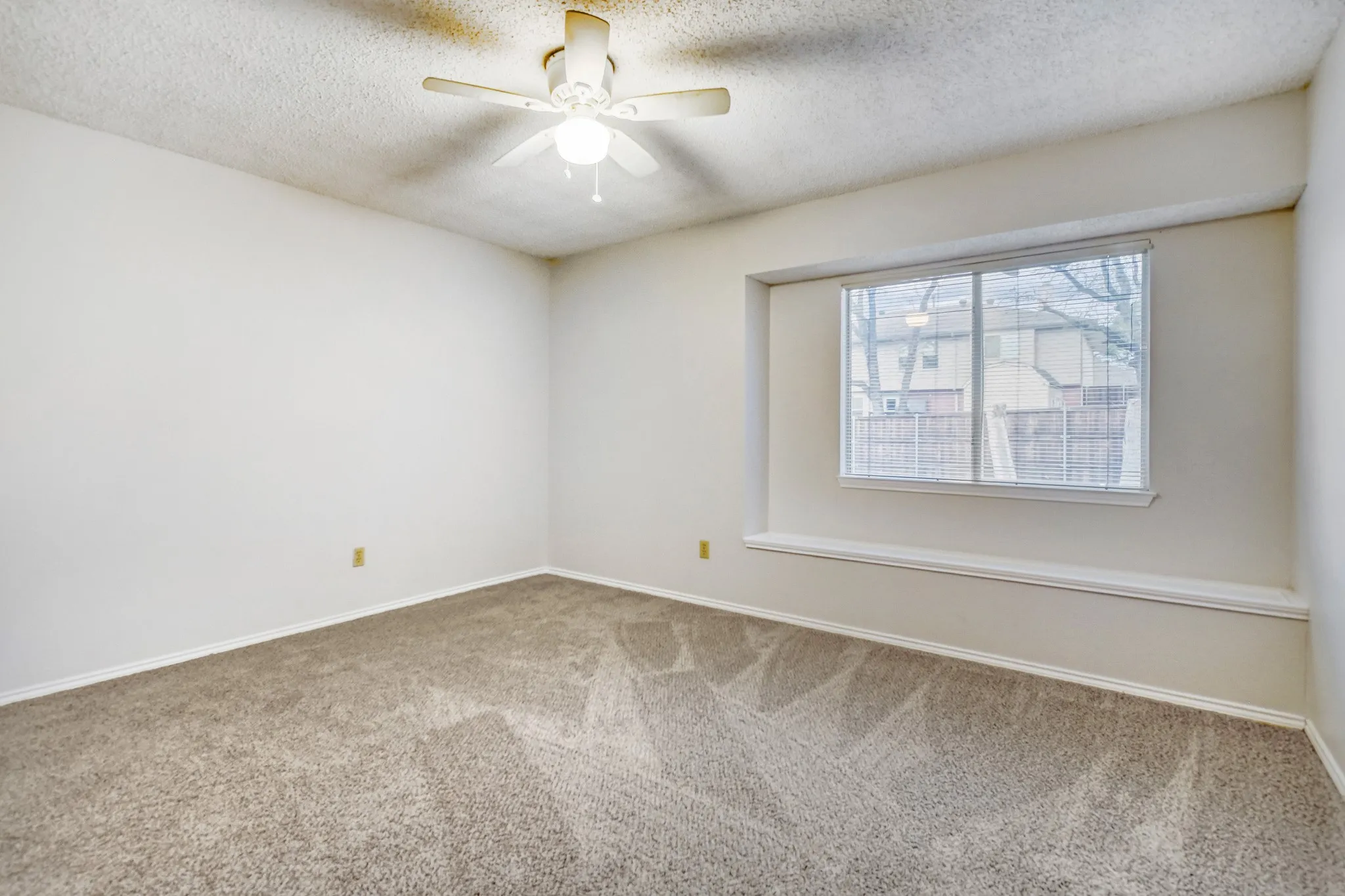 Single Family Residence For Sale in Denton County , 2112 Meadowview Drive, Corinth, Texas 76210, 4 Bedroom, 3 Bathroom, 2 Garage spaces, 3,056 Sqft, built in 1993, mls#21181551, Real Estate Agent in Corinth, Homes For Sale in Denton county, Homes For Sale in Corinth, Realtor in Corinth Texas, Real Estate Brokerage Independent Realty Texas, Luminita Cordes Realtor