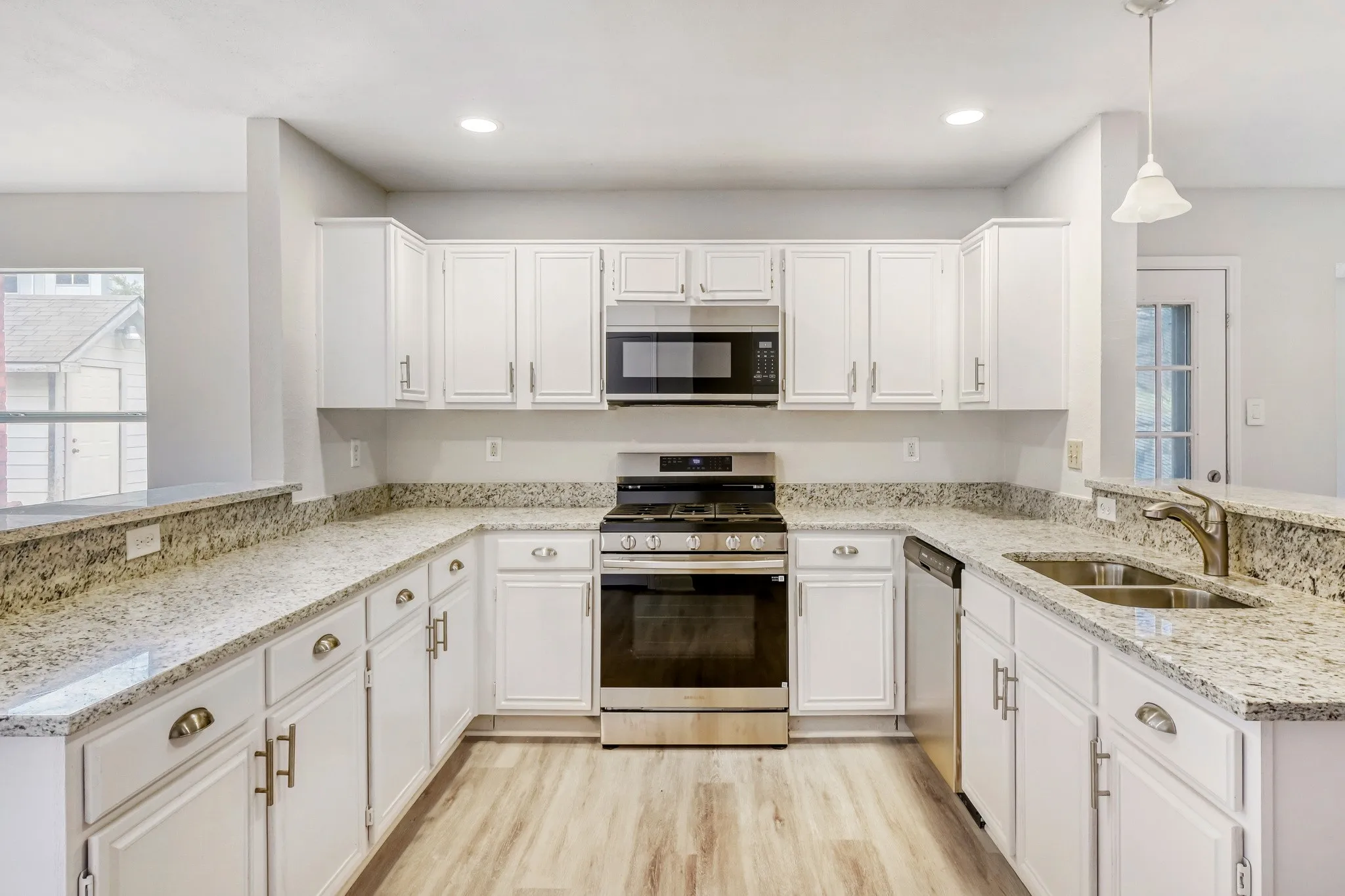 Single Family Residence For Sale in Denton County , 2112 Meadowview Drive, Corinth, Texas 76210, 4 Bedroom, 3 Bathroom, 2 Garage spaces, 3,056 Sqft, built in 1993, mls#21181551, Real Estate Agent in Corinth, Homes For Sale in Denton county, Homes For Sale in Corinth, Realtor in Corinth Texas, Real Estate Brokerage Independent Realty Texas, Luminita Cordes Realtor