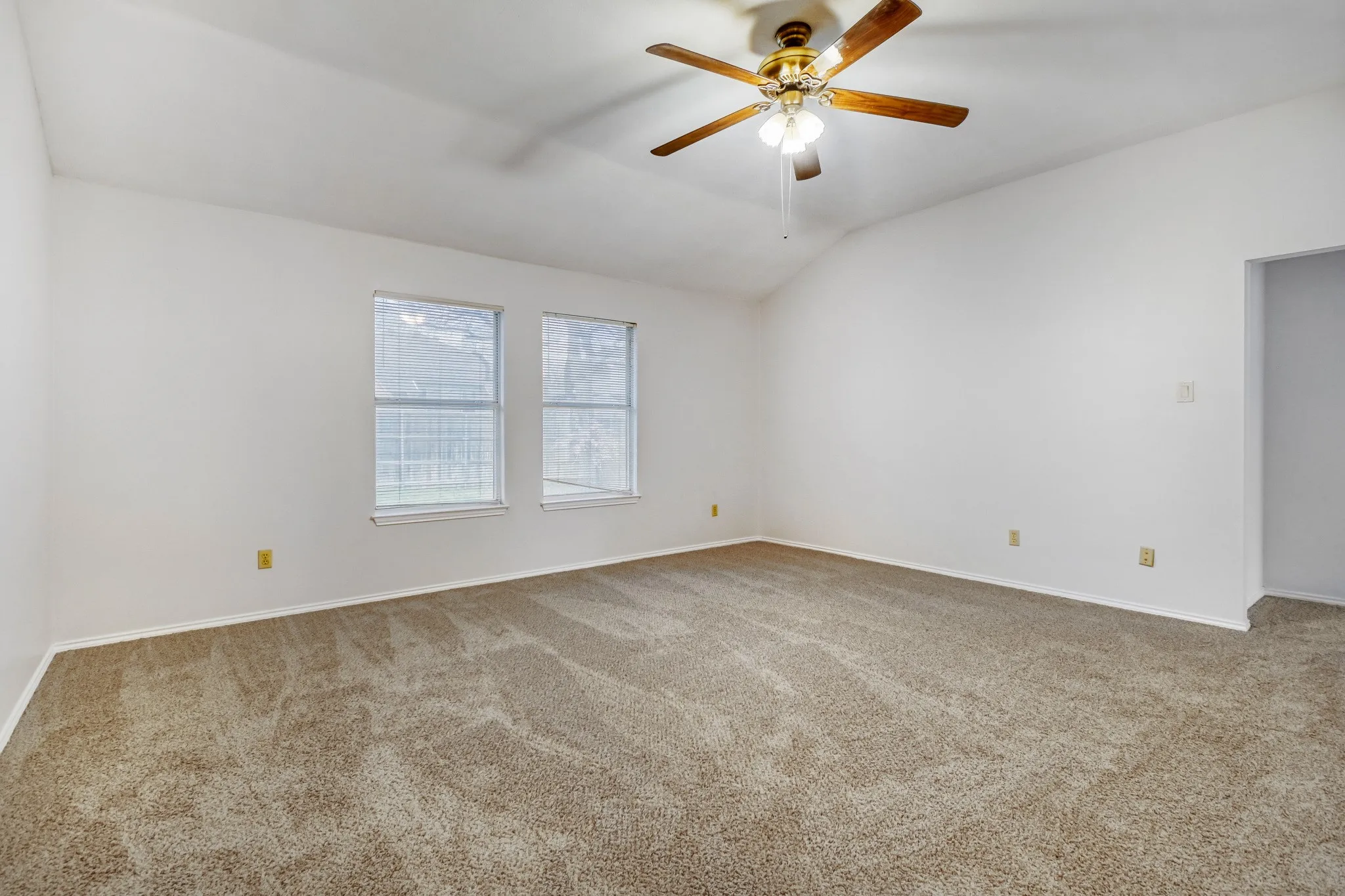 Single Family Residence For Sale in Denton County , 2112 Meadowview Drive, Corinth, Texas 76210, 4 Bedroom, 3 Bathroom, 2 Garage spaces, 3,056 Sqft, built in 1993, mls#21181551, Real Estate Agent in Corinth, Homes For Sale in Denton county, Homes For Sale in Corinth, Realtor in Corinth Texas, Real Estate Brokerage Independent Realty Texas, Luminita Cordes Realtor