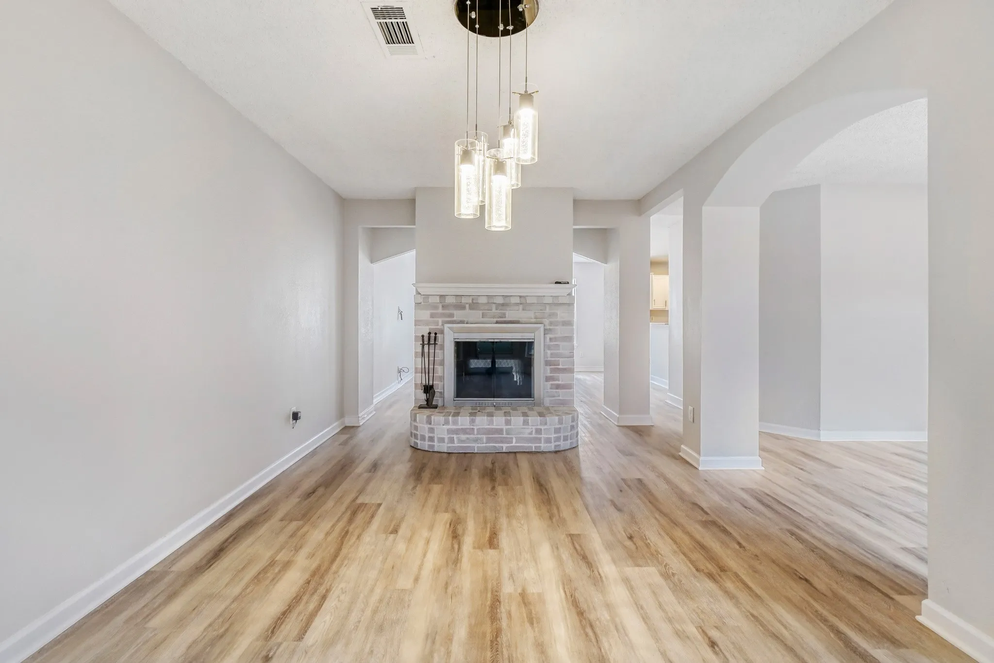 Single Family Residence For Sale in Denton County , 2112 Meadowview Drive, Corinth, Texas 76210, 4 Bedroom, 3 Bathroom, 2 Garage spaces, 3,056 Sqft, built in 1993, mls#21181551, Real Estate Agent in Corinth, Homes For Sale in Denton county, Homes For Sale in Corinth, Realtor in Corinth Texas, Real Estate Brokerage Independent Realty Texas, Luminita Cordes Realtor