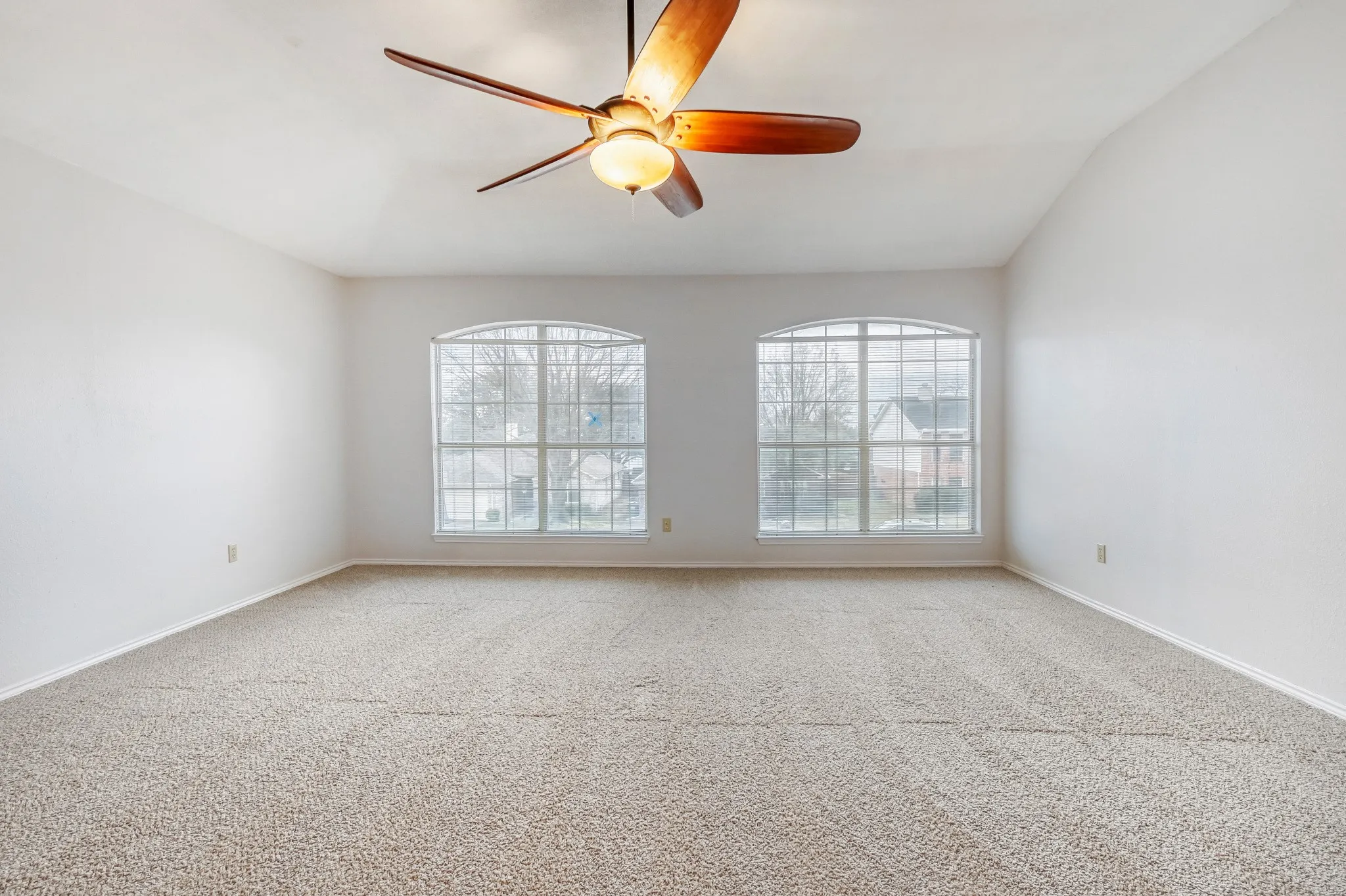 Single Family Residence For Sale in Denton County , 2112 Meadowview Drive, Corinth, Texas 76210, 4 Bedroom, 3 Bathroom, 2 Garage spaces, 3,056 Sqft, built in 1993, mls#21181551, Real Estate Agent in Corinth, Homes For Sale in Denton county, Homes For Sale in Corinth, Realtor in Corinth Texas, Real Estate Brokerage Independent Realty Texas, Luminita Cordes Realtor