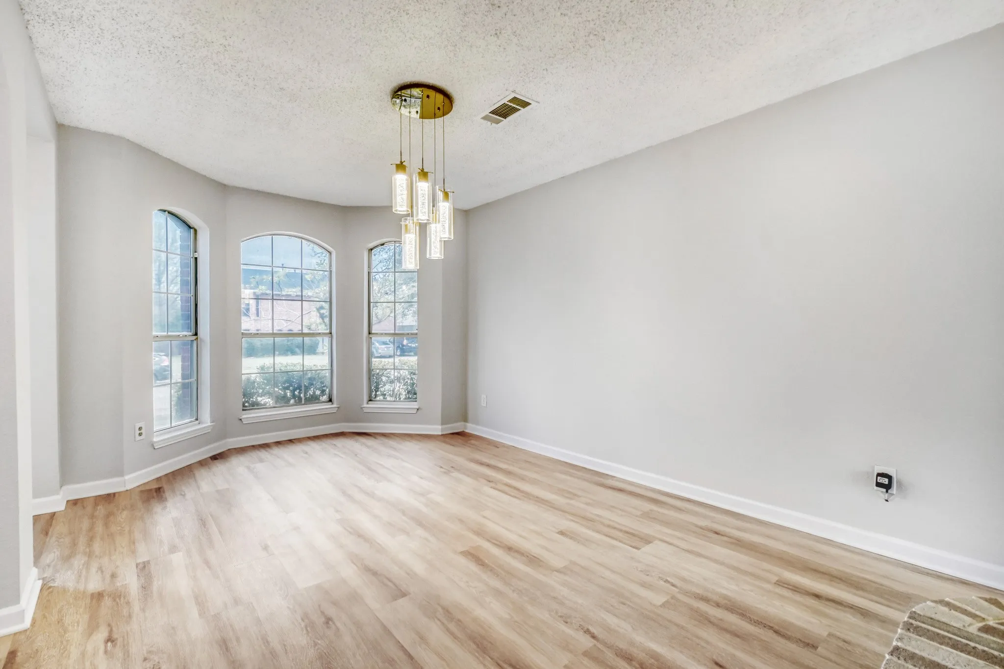 Single Family Residence For Sale in Denton County , 2112 Meadowview Drive, Corinth, Texas 76210, 4 Bedroom, 3 Bathroom, 2 Garage spaces, 3,056 Sqft, built in 1993, mls#21181551, Real Estate Agent in Corinth, Homes For Sale in Denton county, Homes For Sale in Corinth, Realtor in Corinth Texas, Real Estate Brokerage Independent Realty Texas, Luminita Cordes Realtor