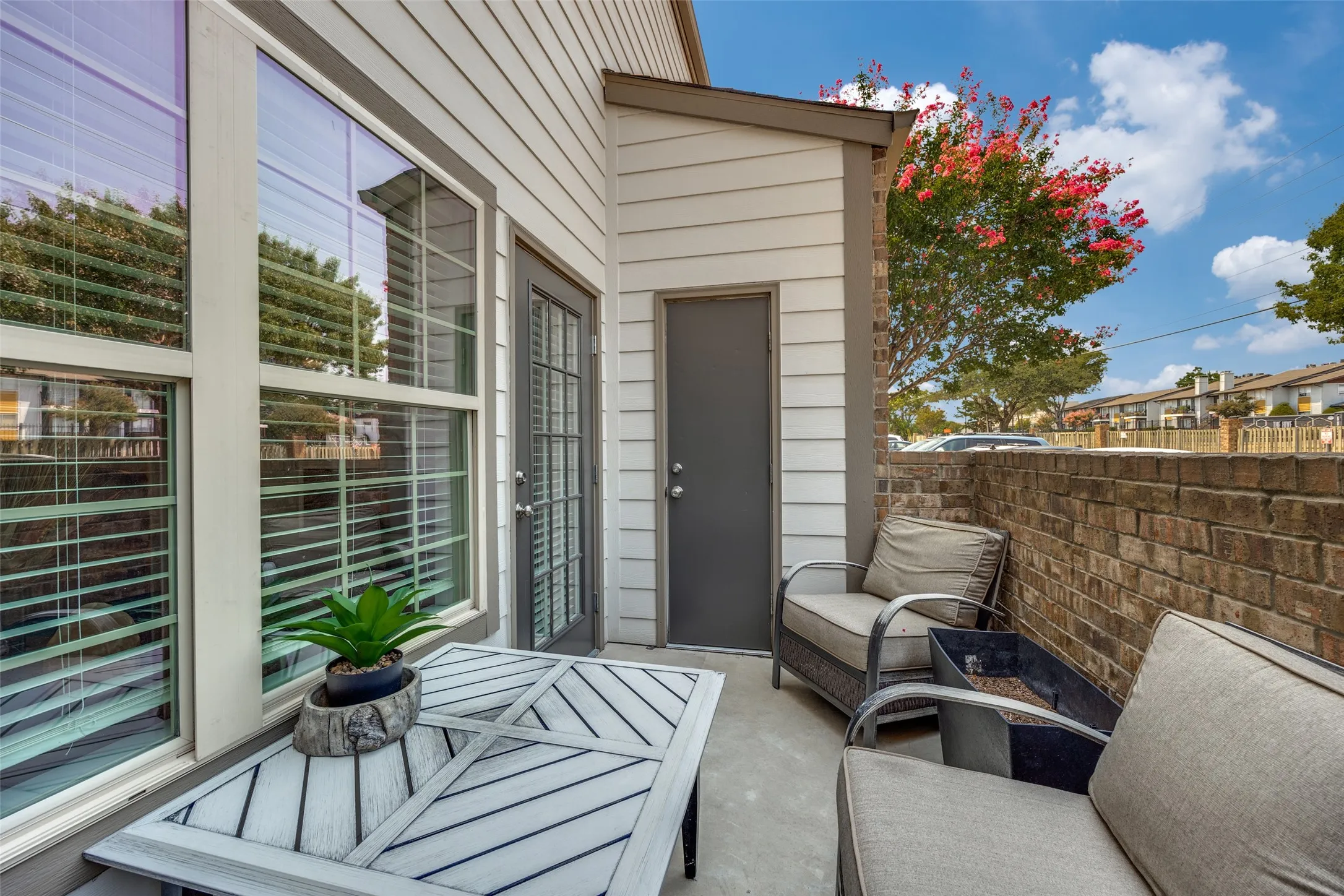 View of patio / terrace with an outdoor living space