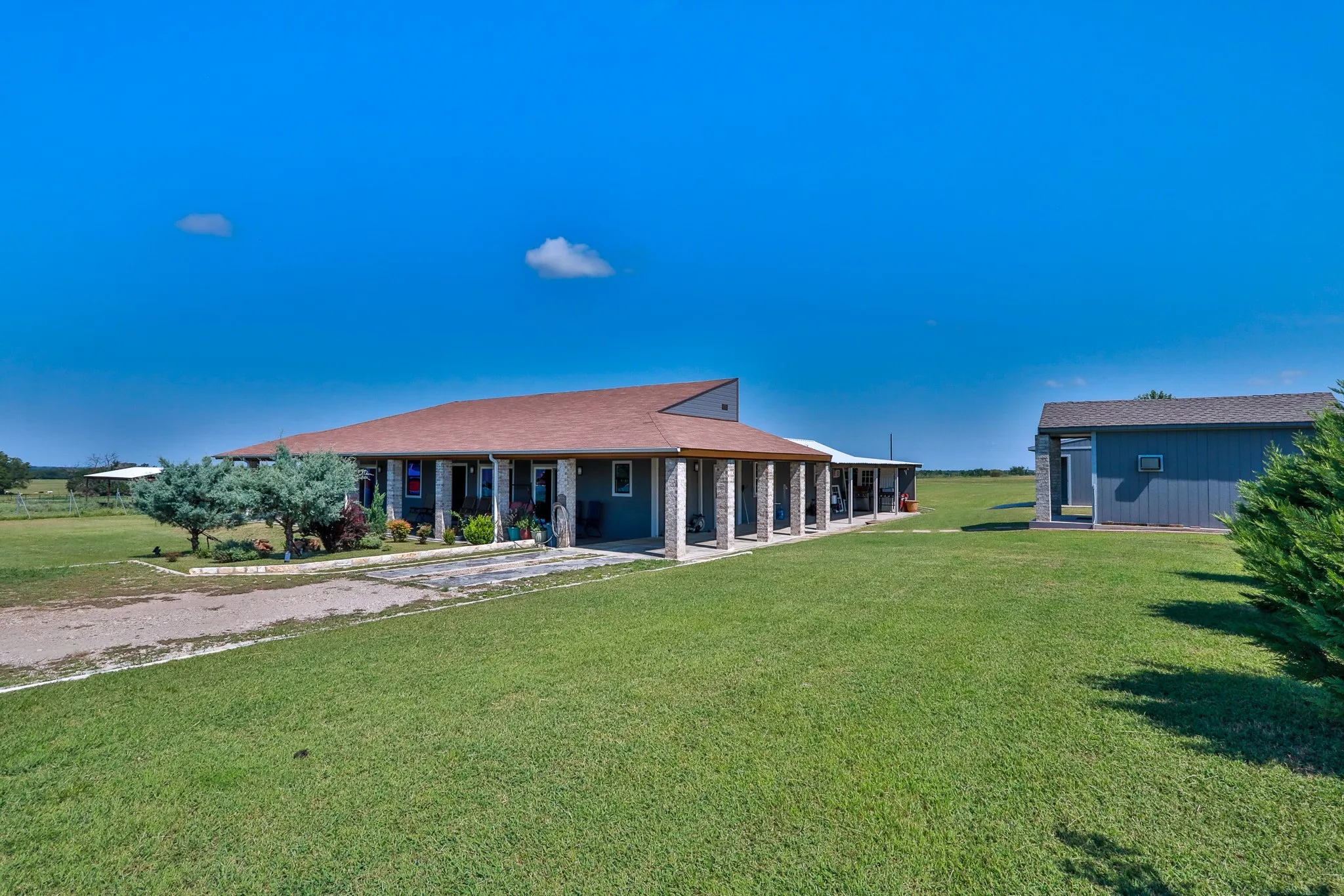 Single Family Residence For Sale in Van Zandt County , 1556 Vz County Road 2128, Wills Point, Texas 75169, 3 Bedroom, 2 Bathroom, 2 Garage spaces, 1,800 Sqft, built in 2022, mls#21205272, Real Estate Agent in Wills Point, Homes For Sale in Van Zandt county, Homes For Sale in Wills Point, Realtor in Wills Point Texas, Real Estate Brokerage Independent Realty Texas, Luminita Cordes Realtor