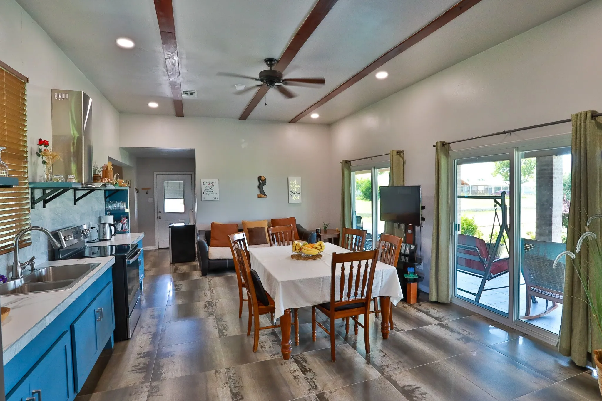 Single Family Residence For Sale in Van Zandt County , 1556 Vz County Road 2128, Wills Point, Texas 75169, 3 Bedroom, 2 Bathroom, 2 Garage spaces, 1,800 Sqft, built in 2022, mls#21205272, Real Estate Agent in Wills Point, Homes For Sale in Van Zandt county, Homes For Sale in Wills Point, Realtor in Wills Point Texas, Real Estate Brokerage Independent Realty Texas, Luminita Cordes Realtor