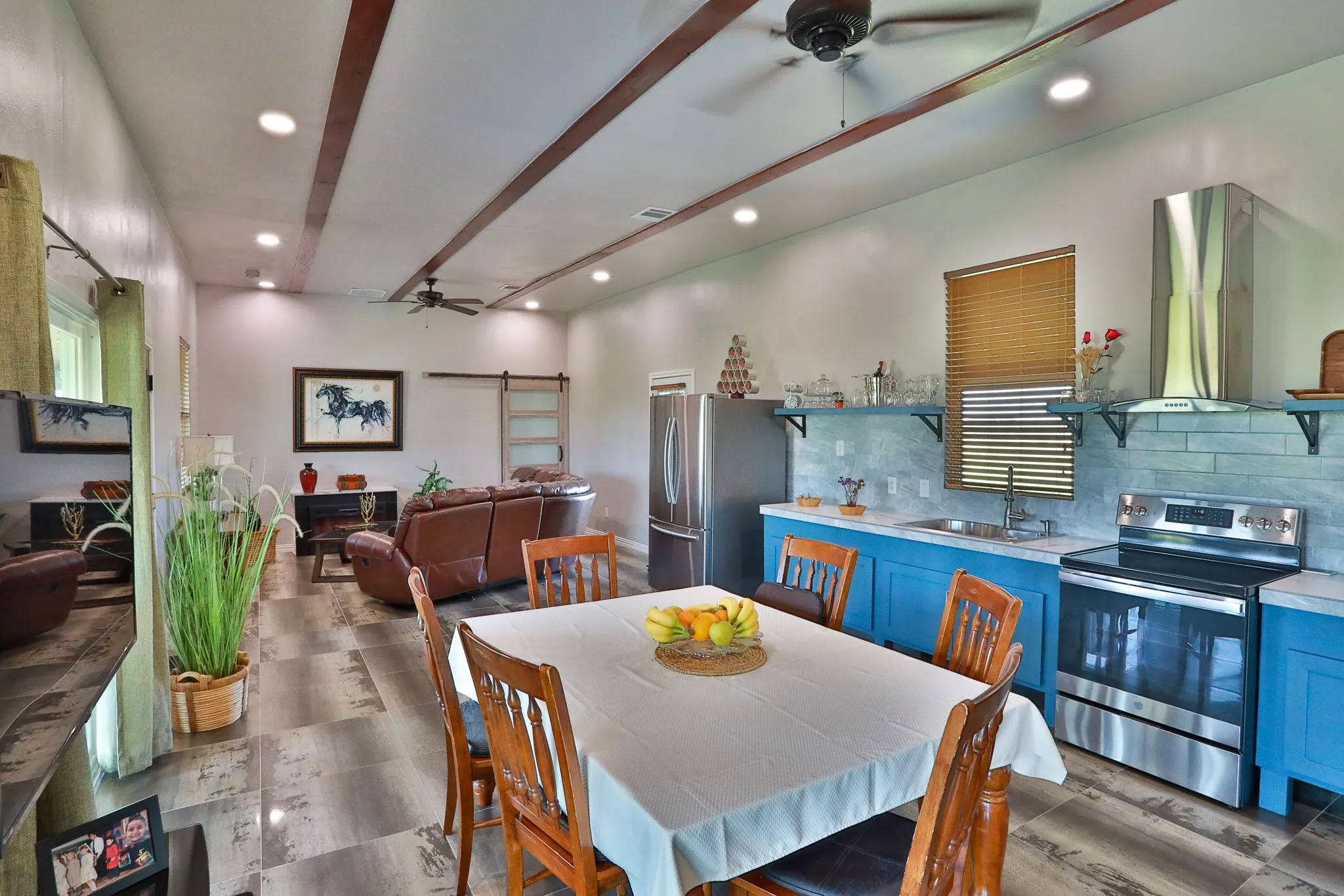 Single Family Residence For Sale in Van Zandt County , 1556 Vz County Road 2128, Wills Point, Texas 75169, 3 Bedroom, 2 Bathroom, 2 Garage spaces, 1,800 Sqft, built in 2022, mls#21205272, Real Estate Agent in Wills Point, Homes For Sale in Van Zandt county, Homes For Sale in Wills Point, Realtor in Wills Point Texas, Real Estate Brokerage Independent Realty Texas, Luminita Cordes Realtor