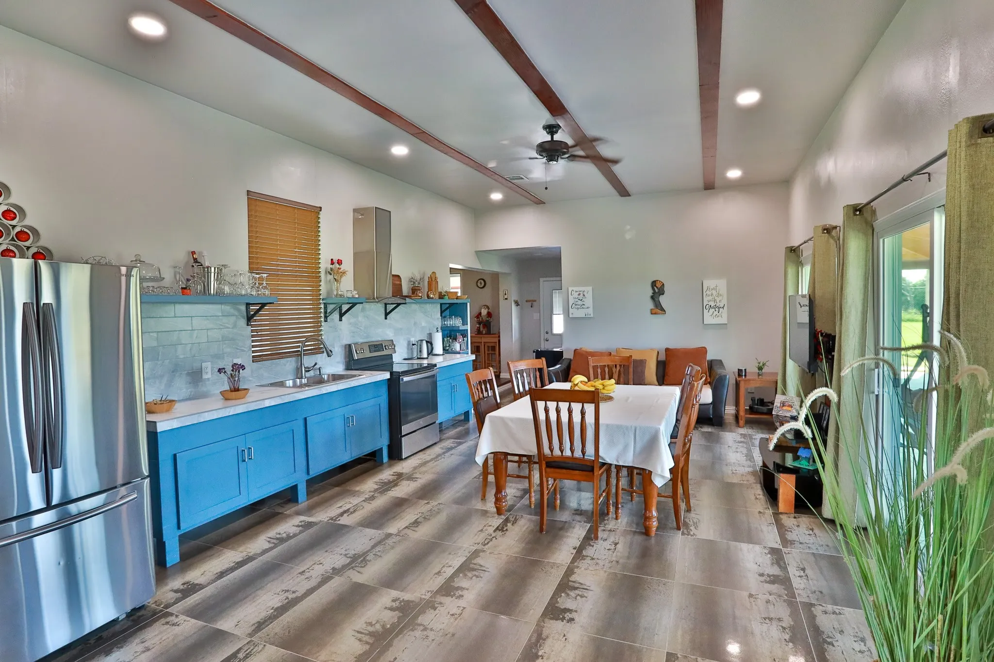 Single Family Residence For Sale in Van Zandt County , 1556 Vz County Road 2128, Wills Point, Texas 75169, 3 Bedroom, 2 Bathroom, 2 Garage spaces, 1,800 Sqft, built in 2022, mls#21205272, Real Estate Agent in Wills Point, Homes For Sale in Van Zandt county, Homes For Sale in Wills Point, Realtor in Wills Point Texas, Real Estate Brokerage Independent Realty Texas, Luminita Cordes Realtor