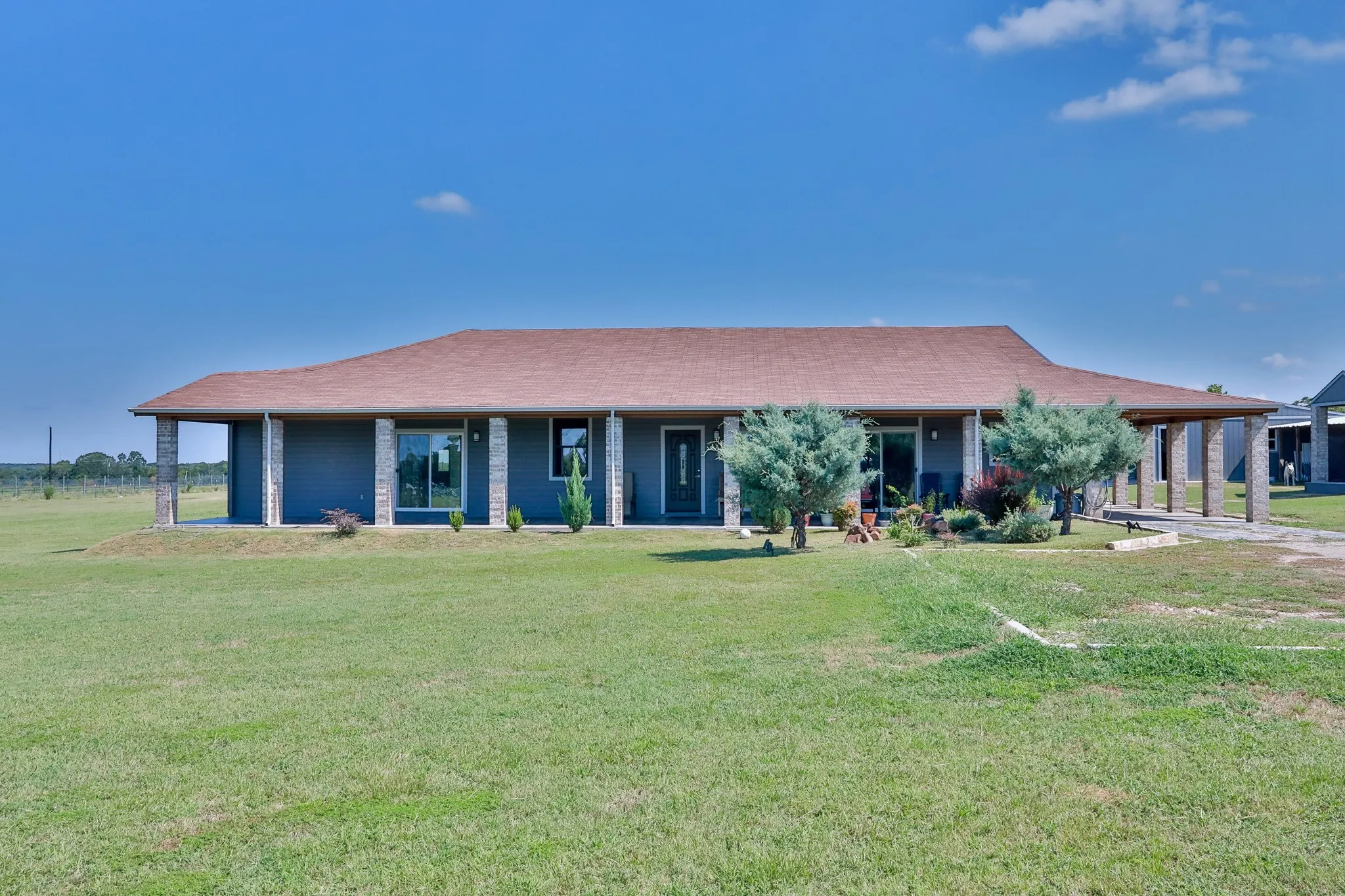 Single Family Residence For Sale in Van Zandt County , 1556 Vz County Road 2128, Wills Point, Texas 75169, 3 Bedroom, 2 Bathroom, 2 Garage spaces, 1,800 Sqft, built in 2022, mls#21205272, Real Estate Agent in Wills Point, Homes For Sale in Van Zandt county, Homes For Sale in Wills Point, Realtor in Wills Point Texas, Real Estate Brokerage Independent Realty Texas, Luminita Cordes Realtor