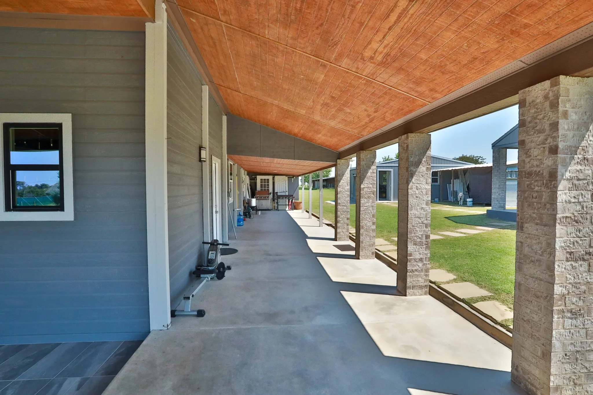 Single Family Residence For Sale in Van Zandt County , 1556 Vz County Road 2128, Wills Point, Texas 75169, 3 Bedroom, 2 Bathroom, 2 Garage spaces, 1,800 Sqft, built in 2022, mls#21205272, Real Estate Agent in Wills Point, Homes For Sale in Van Zandt county, Homes For Sale in Wills Point, Realtor in Wills Point Texas, Real Estate Brokerage Independent Realty Texas, Luminita Cordes Realtor