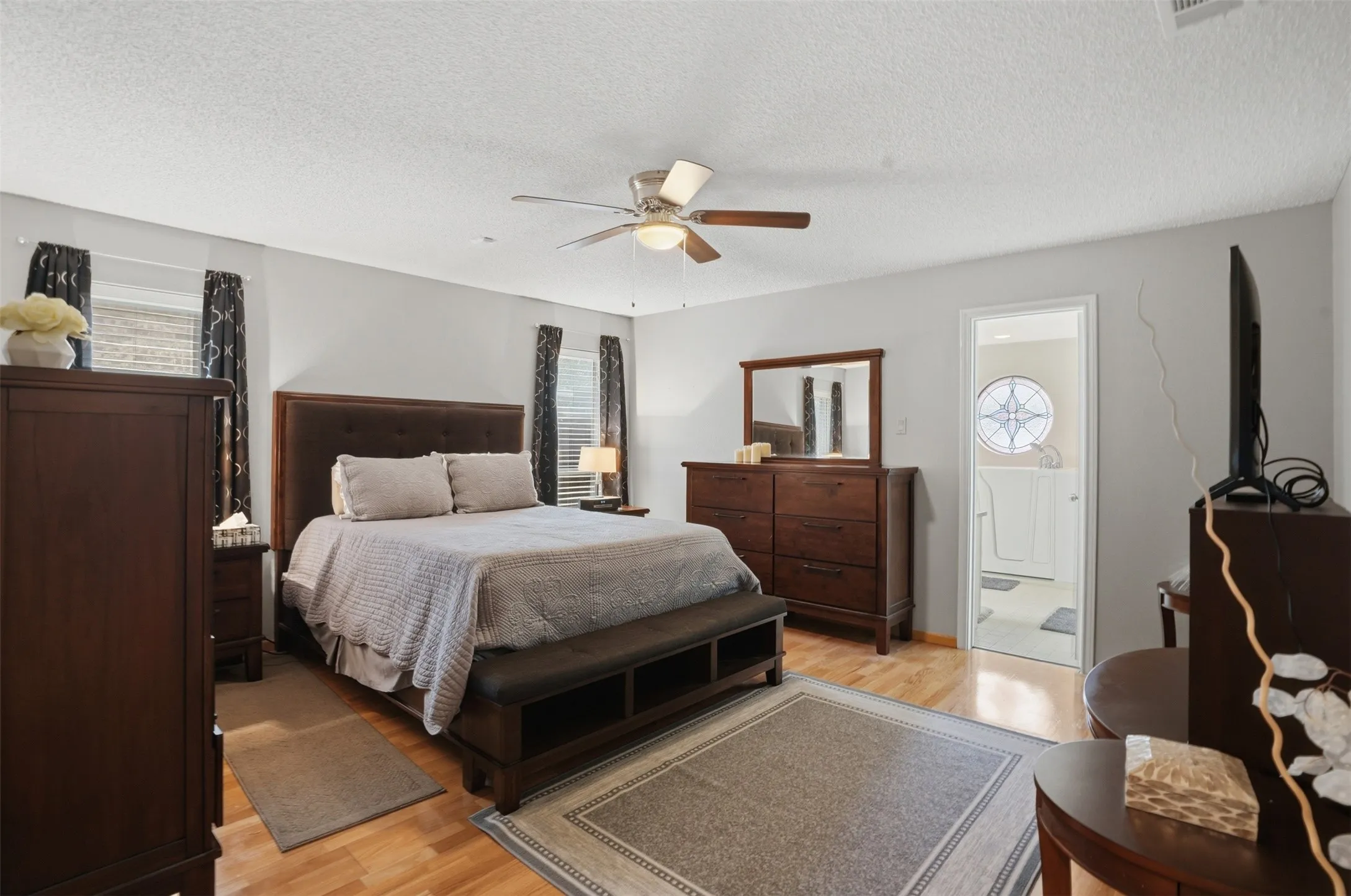 Single Family Residence For Sale in Dallas County , 411 Whispering Hills Drive, Duncanville, Texas 75137, 3 Bedroom, 2 Bathroom, 2 Garage spaces, 1,998 Sqft, built in 1985, mls#21204512, Real Estate Agent in Duncanville, Homes For Sale in Dallas county, Homes For Sale in Duncanville, Realtor in Duncanville Texas, Real Estate Brokerage Independent Realty Texas, Luminita Cordes Realtor