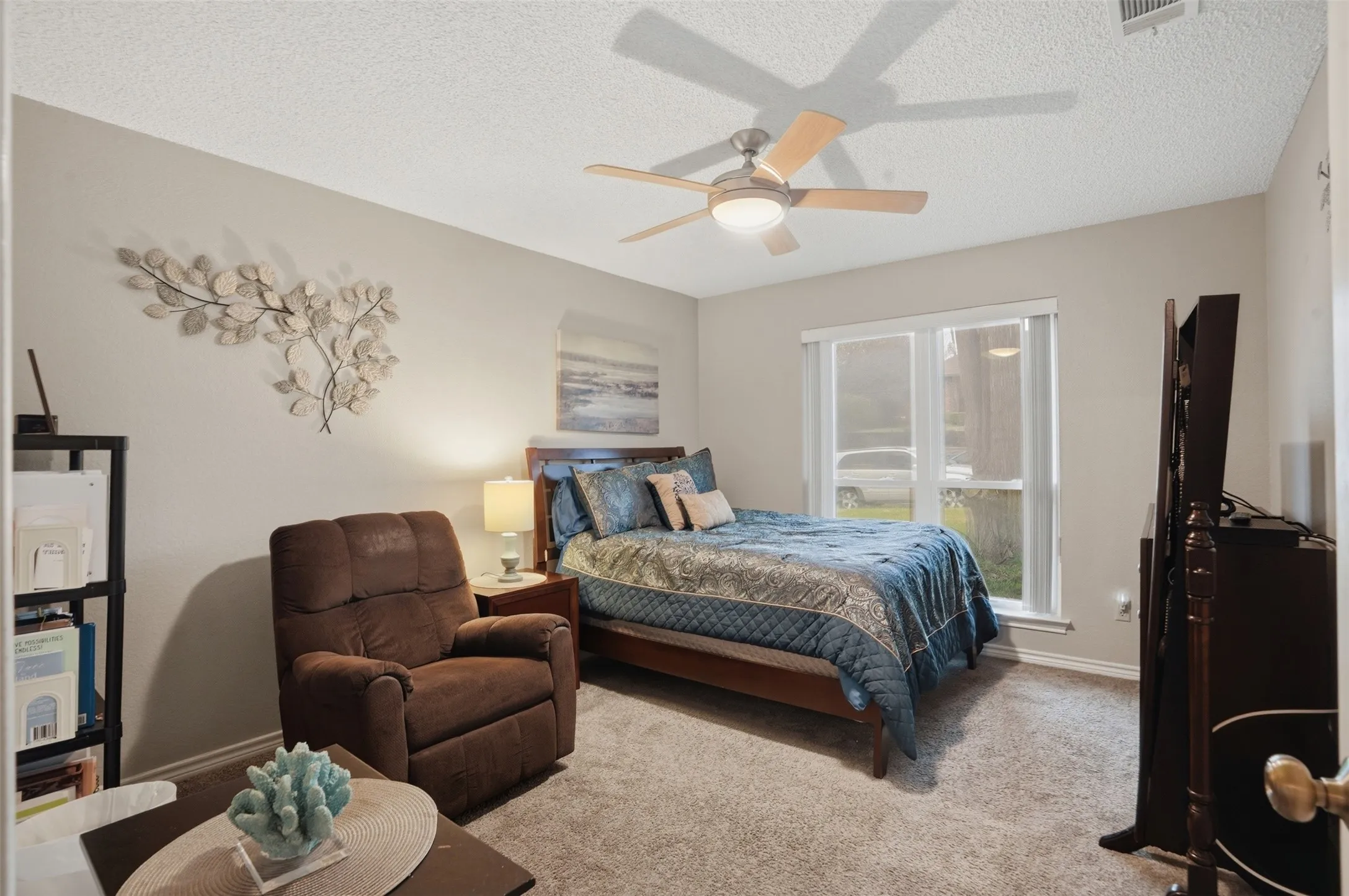 Single Family Residence For Sale in Dallas County , 411 Whispering Hills Drive, Duncanville, Texas 75137, 3 Bedroom, 2 Bathroom, 2 Garage spaces, 1,998 Sqft, built in 1985, mls#21204512, Real Estate Agent in Duncanville, Homes For Sale in Dallas county, Homes For Sale in Duncanville, Realtor in Duncanville Texas, Real Estate Brokerage Independent Realty Texas, Luminita Cordes Realtor