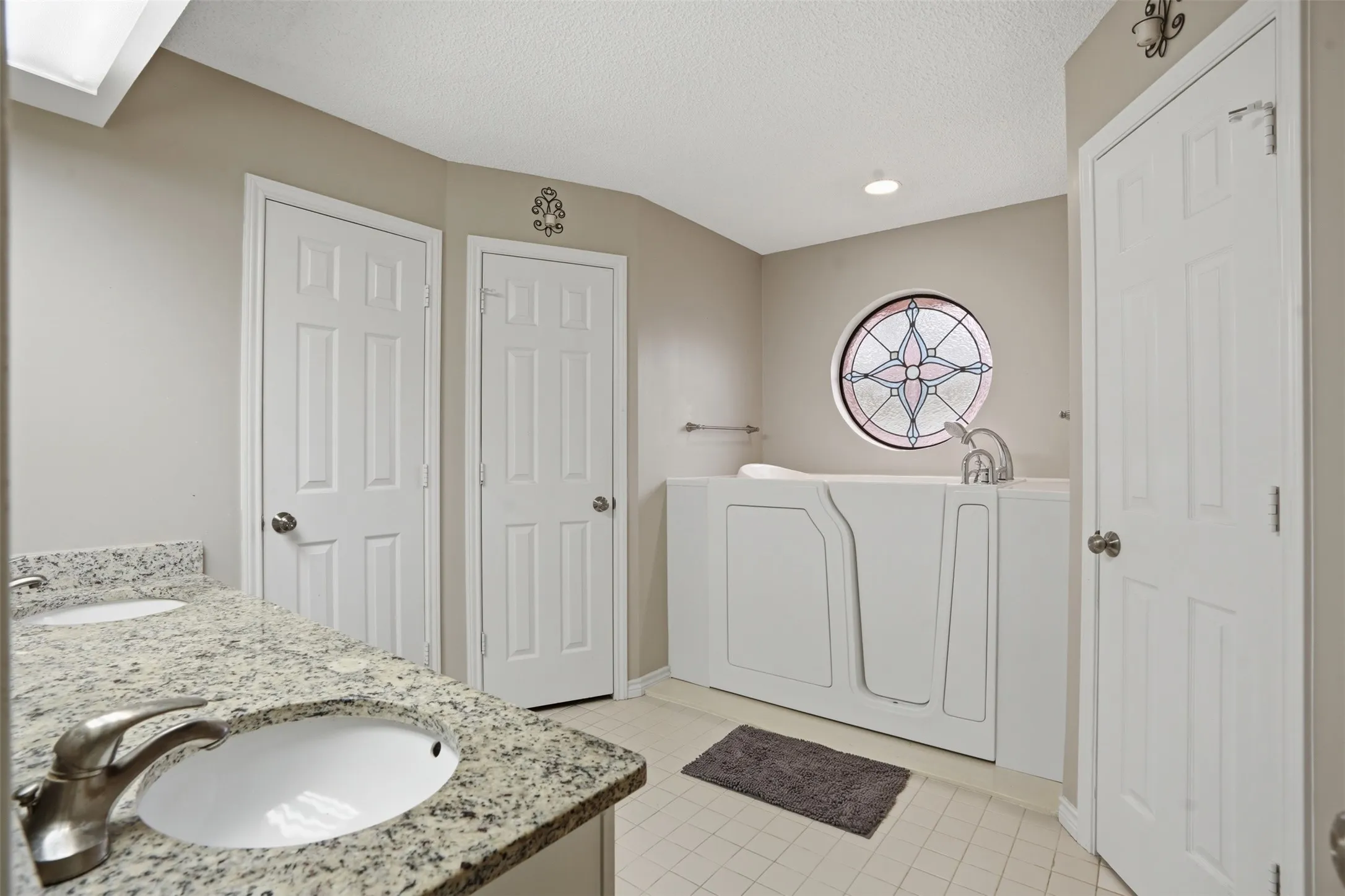 Single Family Residence For Sale in Dallas County , 411 Whispering Hills Drive, Duncanville, Texas 75137, 3 Bedroom, 2 Bathroom, 2 Garage spaces, 1,998 Sqft, built in 1985, mls#21204512, Real Estate Agent in Duncanville, Homes For Sale in Dallas county, Homes For Sale in Duncanville, Realtor in Duncanville Texas, Real Estate Brokerage Independent Realty Texas, Luminita Cordes Realtor