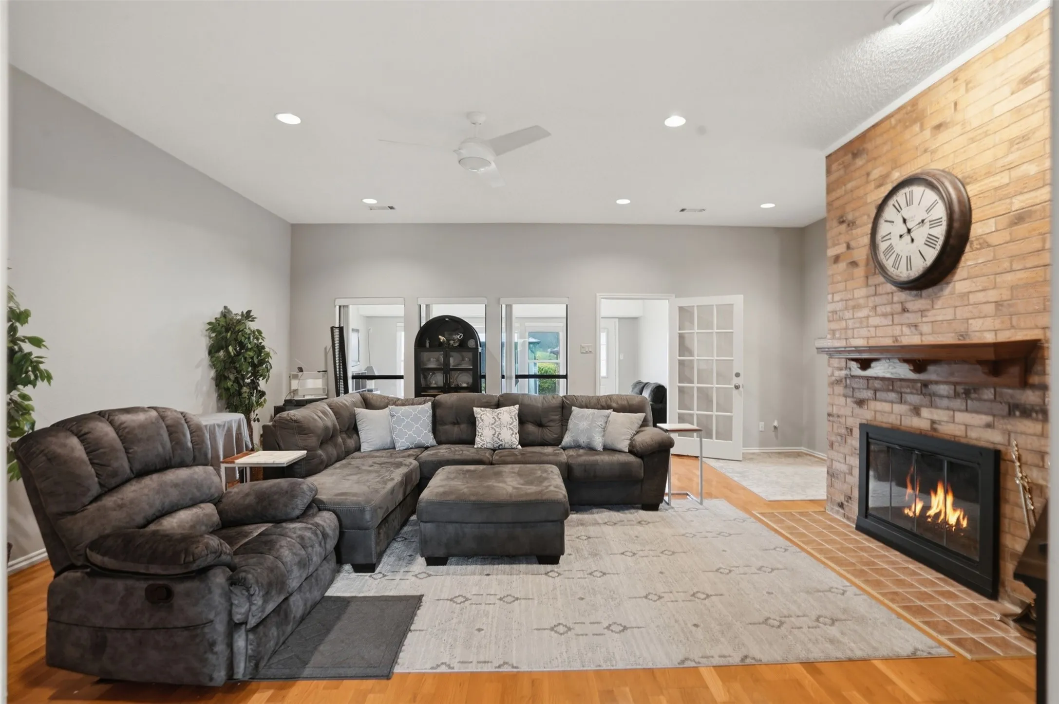 Single Family Residence For Sale in Dallas County , 411 Whispering Hills Drive, Duncanville, Texas 75137, 3 Bedroom, 2 Bathroom, 2 Garage spaces, 1,998 Sqft, built in 1985, mls#21204512, Real Estate Agent in Duncanville, Homes For Sale in Dallas county, Homes For Sale in Duncanville, Realtor in Duncanville Texas, Real Estate Brokerage Independent Realty Texas, Luminita Cordes Realtor