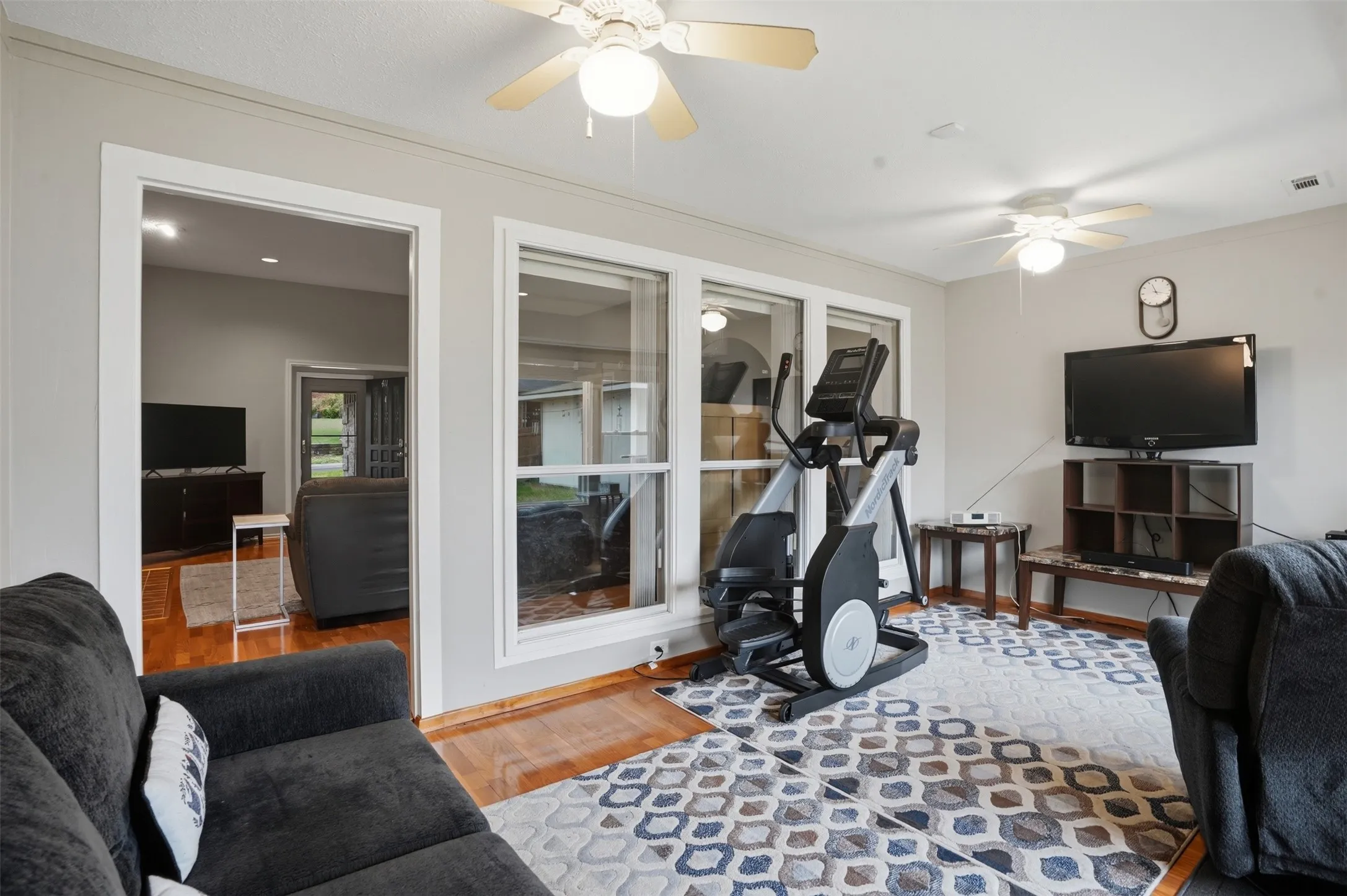 Single Family Residence For Sale in Dallas County , 411 Whispering Hills Drive, Duncanville, Texas 75137, 3 Bedroom, 2 Bathroom, 2 Garage spaces, 1,998 Sqft, built in 1985, mls#21204512, Real Estate Agent in Duncanville, Homes For Sale in Dallas county, Homes For Sale in Duncanville, Realtor in Duncanville Texas, Real Estate Brokerage Independent Realty Texas, Luminita Cordes Realtor