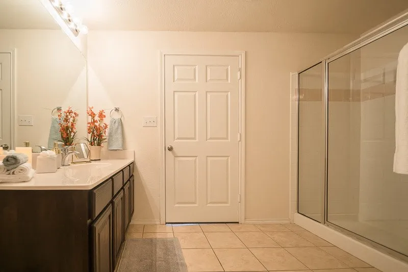 Apartment For Rent in Ellis County , 380 Solon Road, Waxahachie, Texas 75165, 1 Bedroom, 1 Bathroom, Garage spaces, 1,075 Sqft, built in 2008, Price $1,625, mls#21205400, Real Estate Agent in Waxahachie, Homes For Rent in Ellis county, Homes For Rent in Waxahachie, Realtor in Waxahachie Texas, Real Estate Brokerage Independent Realty Texas, Luminita Cordes Realtor