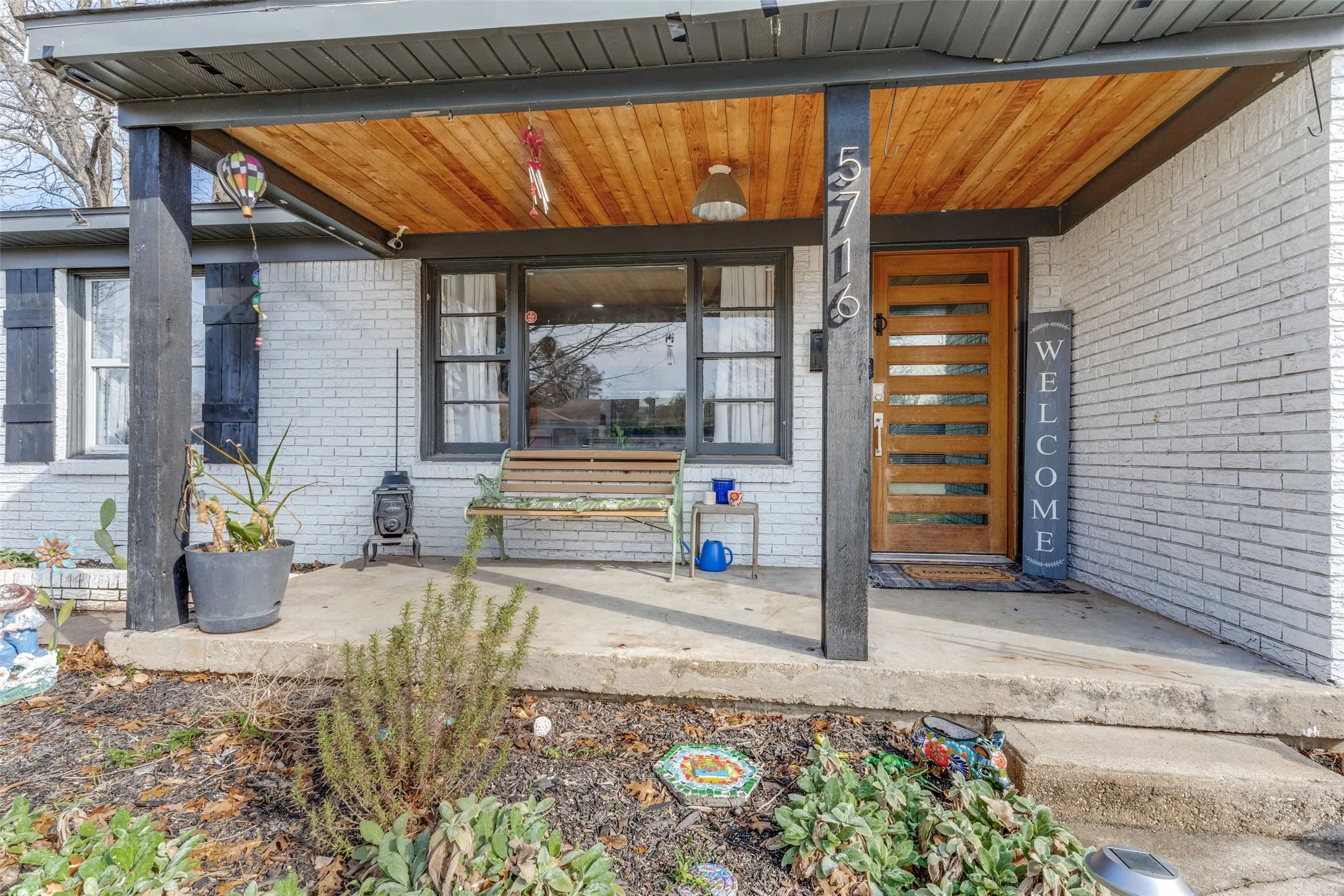 Single Family Residence For Sale in Tarrant County , 5716 Tracyne Drive, Westworth Village, Texas 76114, 3 Bedroom, 1 Bathroom, 1 Garage spaces, 1,432 Sqft, built in 1953, mls#21204877, Real Estate Agent in Westworth Village, Homes For Sale in Tarrant county, Homes For Sale in Westworth Village, Realtor in Westworth Village Texas, Real Estate Brokerage Independent Realty Texas, Luminita Cordes Realtor