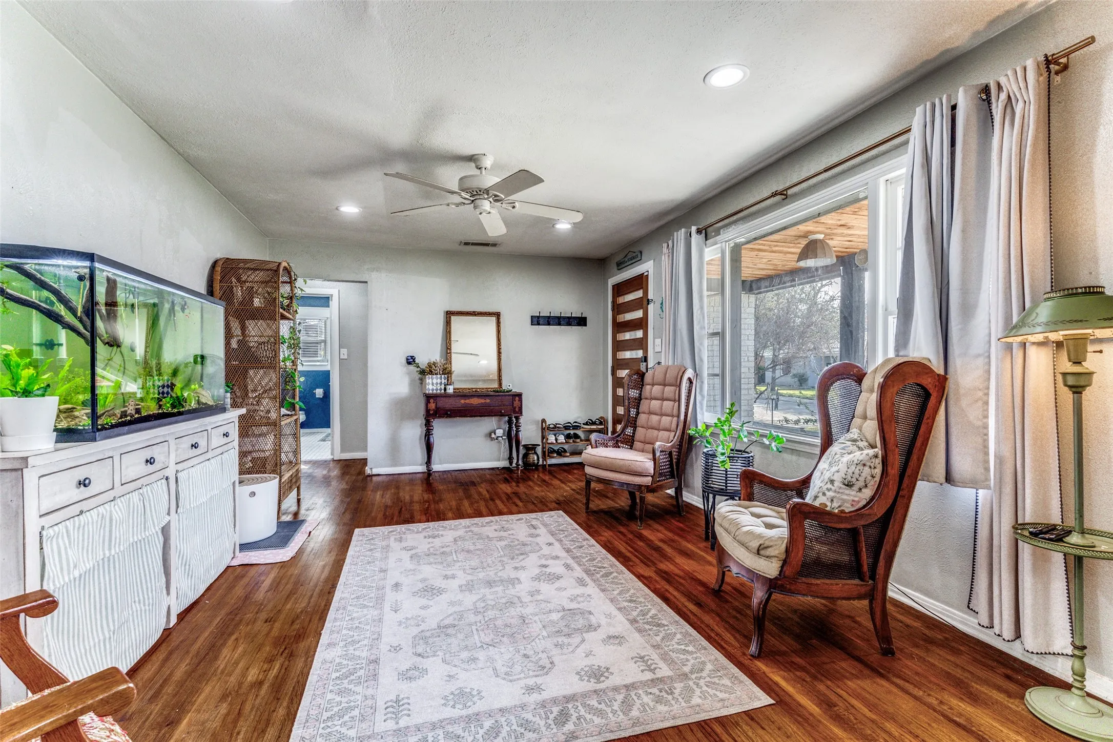 Single Family Residence For Sale in Tarrant County , 5716 Tracyne Drive, Westworth Village, Texas 76114, 3 Bedroom, 1 Bathroom, 1 Garage spaces, 1,432 Sqft, built in 1953, mls#21204877, Real Estate Agent in Westworth Village, Homes For Sale in Tarrant county, Homes For Sale in Westworth Village, Realtor in Westworth Village Texas, Real Estate Brokerage Independent Realty Texas, Luminita Cordes Realtor