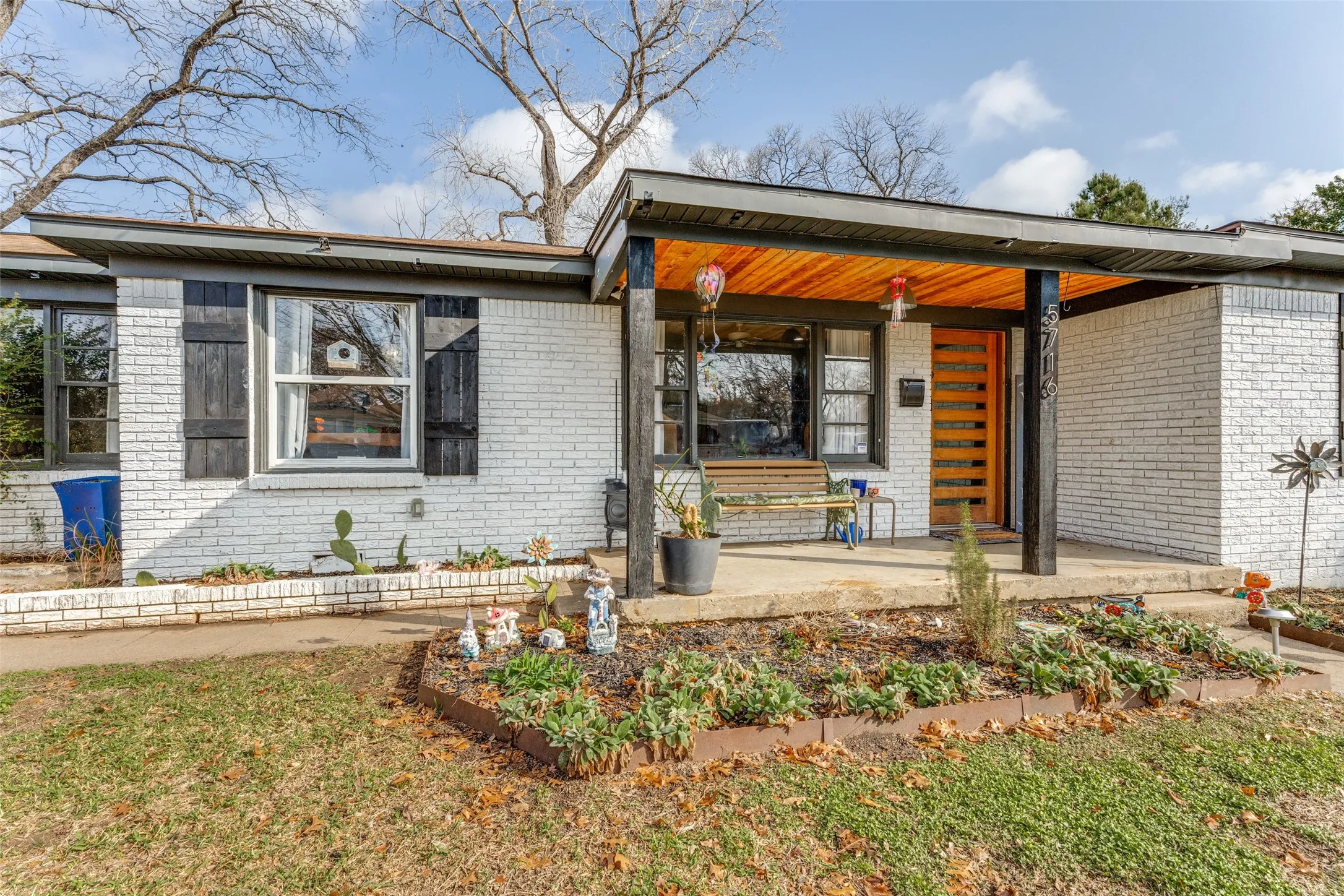 Single Family Residence For Sale in Tarrant County , 5716 Tracyne Drive, Westworth Village, Texas 76114, 3 Bedroom, 1 Bathroom, 1 Garage spaces, 1,432 Sqft, built in 1953, mls#21204877, Real Estate Agent in Westworth Village, Homes For Sale in Tarrant county, Homes For Sale in Westworth Village, Realtor in Westworth Village Texas, Real Estate Brokerage Independent Realty Texas, Luminita Cordes Realtor