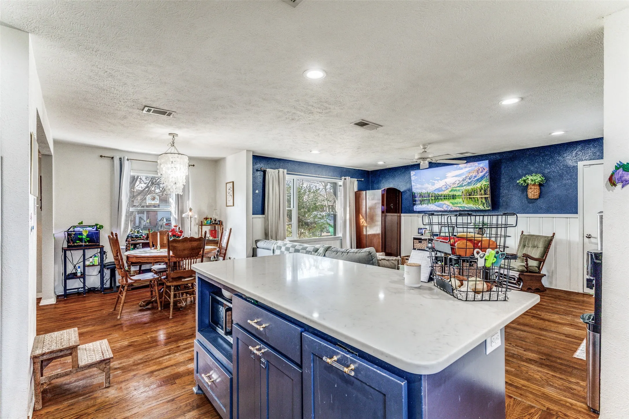 Single Family Residence For Sale in Tarrant County , 5716 Tracyne Drive, Westworth Village, Texas 76114, 3 Bedroom, 1 Bathroom, 1 Garage spaces, 1,432 Sqft, built in 1953, mls#21204877, Real Estate Agent in Westworth Village, Homes For Sale in Tarrant county, Homes For Sale in Westworth Village, Realtor in Westworth Village Texas, Real Estate Brokerage Independent Realty Texas, Luminita Cordes Realtor