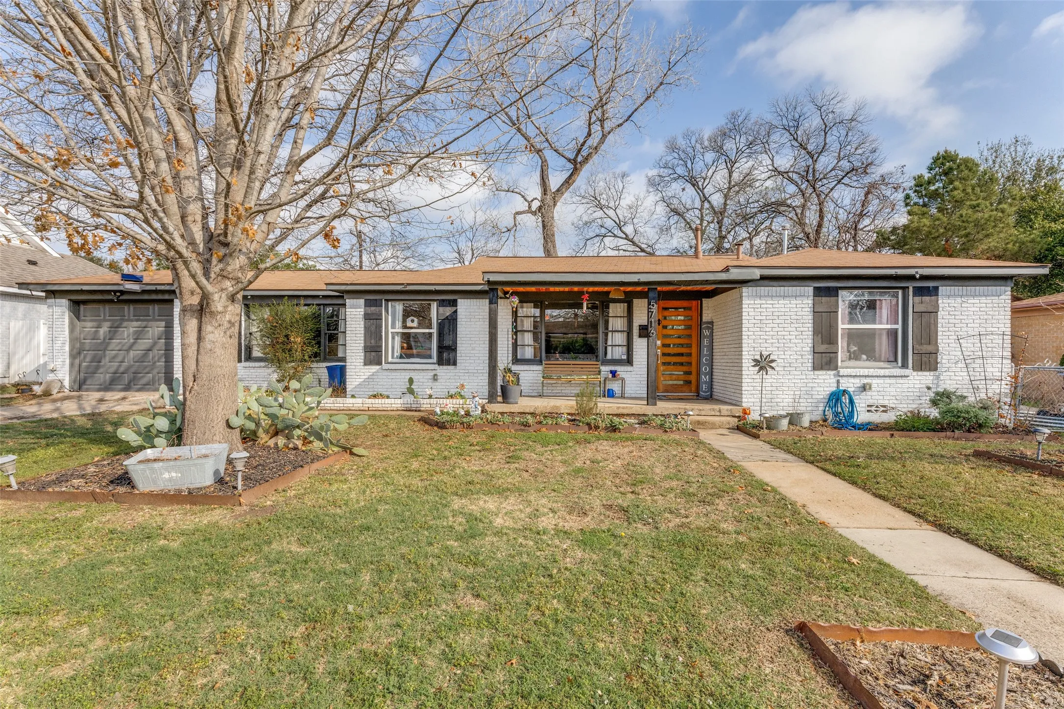 Single Family Residence For Sale in Tarrant County , 5716 Tracyne Drive, Westworth Village, Texas 76114, 3 Bedroom, 1 Bathroom, 1 Garage spaces, 1,432 Sqft, built in 1953, mls#21204877, Real Estate Agent in Westworth Village, Homes For Sale in Tarrant county, Homes For Sale in Westworth Village, Realtor in Westworth Village Texas, Real Estate Brokerage Independent Realty Texas, Luminita Cordes Realtor