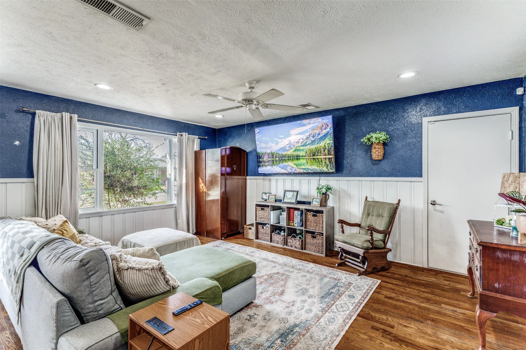 Single Family Residence For Sale in Tarrant County , 5716 Tracyne Drive, Westworth Village, Texas 76114, 3 Bedroom, 1 Bathroom, 1 Garage spaces, 1,432 Sqft, built in 1953, mls#21204877, Real Estate Agent in Westworth Village, Homes For Sale in Tarrant county, Homes For Sale in Westworth Village, Realtor in Westworth Village Texas, Real Estate Brokerage Independent Realty Texas, Luminita Cordes Realtor