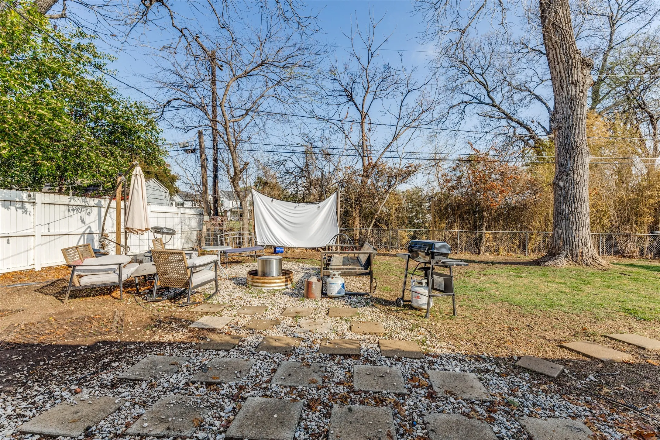 Single Family Residence For Sale in Tarrant County , 5716 Tracyne Drive, Westworth Village, Texas 76114, 3 Bedroom, 1 Bathroom, 1 Garage spaces, 1,432 Sqft, built in 1953, mls#21204877, Real Estate Agent in Westworth Village, Homes For Sale in Tarrant county, Homes For Sale in Westworth Village, Realtor in Westworth Village Texas, Real Estate Brokerage Independent Realty Texas, Luminita Cordes Realtor