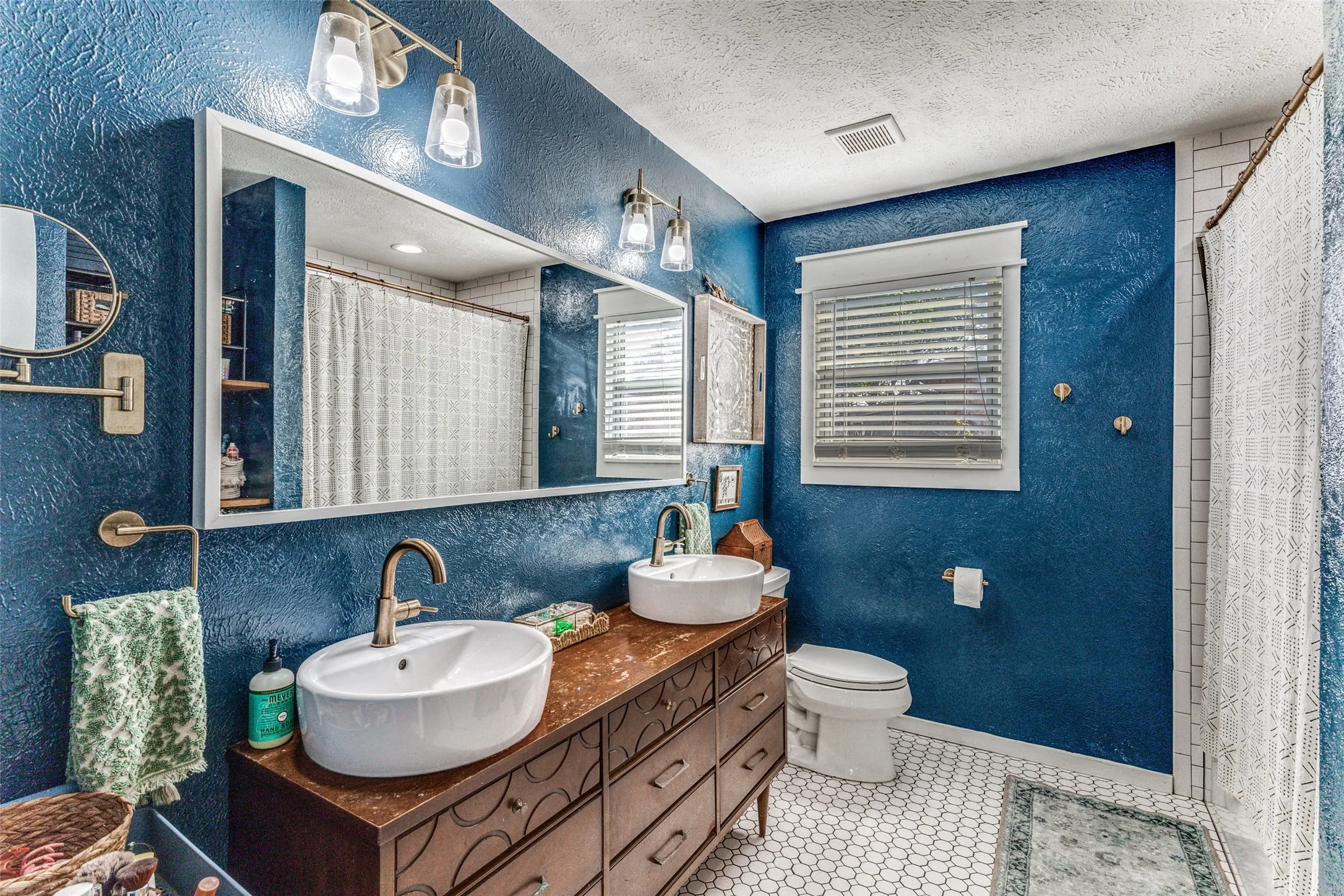 Single Family Residence For Sale in Tarrant County , 5716 Tracyne Drive, Westworth Village, Texas 76114, 3 Bedroom, 1 Bathroom, 1 Garage spaces, 1,432 Sqft, built in 1953, mls#21204877, Real Estate Agent in Westworth Village, Homes For Sale in Tarrant county, Homes For Sale in Westworth Village, Realtor in Westworth Village Texas, Real Estate Brokerage Independent Realty Texas, Luminita Cordes Realtor