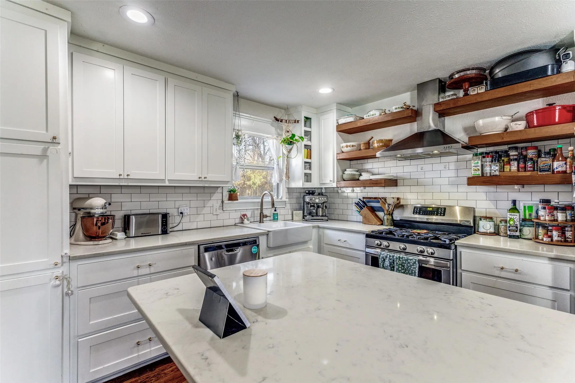 Single Family Residence For Sale in Tarrant County , 5716 Tracyne Drive, Westworth Village, Texas 76114, 3 Bedroom, 1 Bathroom, 1 Garage spaces, 1,432 Sqft, built in 1953, mls#21204877, Real Estate Agent in Westworth Village, Homes For Sale in Tarrant county, Homes For Sale in Westworth Village, Realtor in Westworth Village Texas, Real Estate Brokerage Independent Realty Texas, Luminita Cordes Realtor