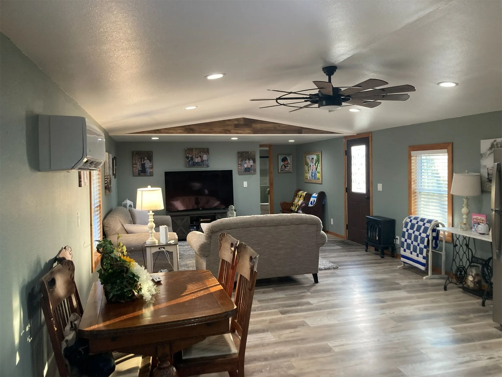 Mobile Home For Sale in Grayson County , 248 -Shaffer Road, Denison, Texas 75021, 2 Bedroom, 2 Bathroom, Garage spaces, 1,216 Sqft, built in 1997, Preowned, mls#21205249, Real Estate Agent in Denison, Homes For Sale in Grayson county, Homes For Sale in Denison, Realtor in Denison Texas, Real Estate Brokerage Independent Realty Texas, Luminita Cordes Realtor