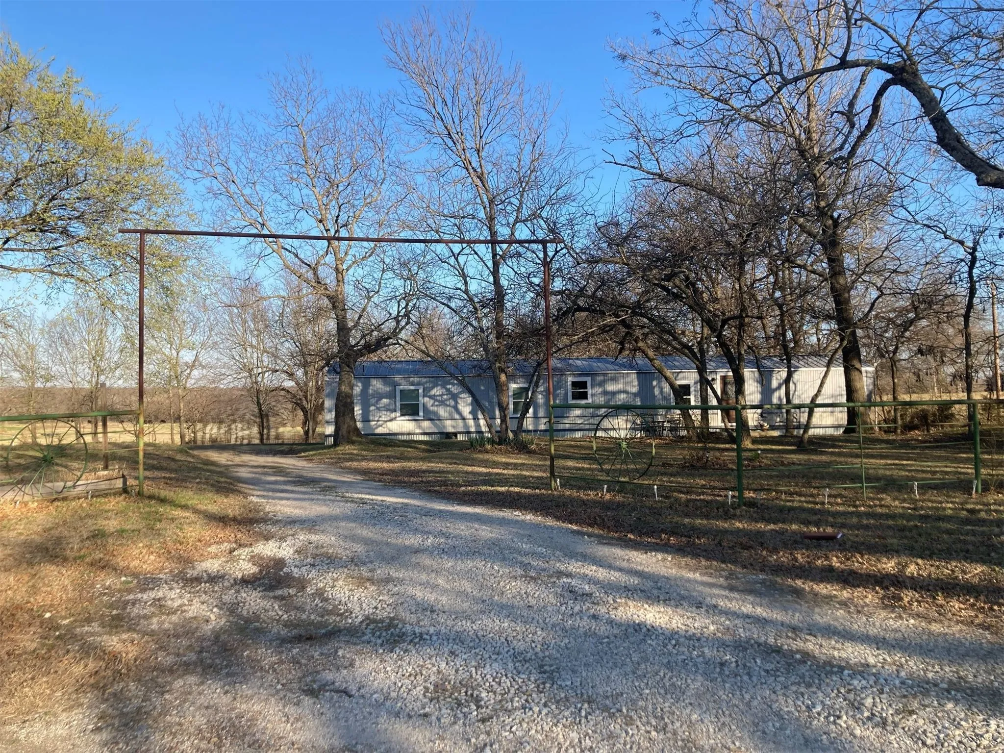 Mobile Home For Sale in Grayson County , 248 -Shaffer Road, Denison, Texas 75021, 2 Bedroom, 2 Bathroom, Garage spaces, 1,216 Sqft, built in 1997, Preowned, mls#21205249, Real Estate Agent in Denison, Homes For Sale in Grayson county, Homes For Sale in Denison, Realtor in Denison Texas, Real Estate Brokerage Independent Realty Texas, Luminita Cordes Realtor