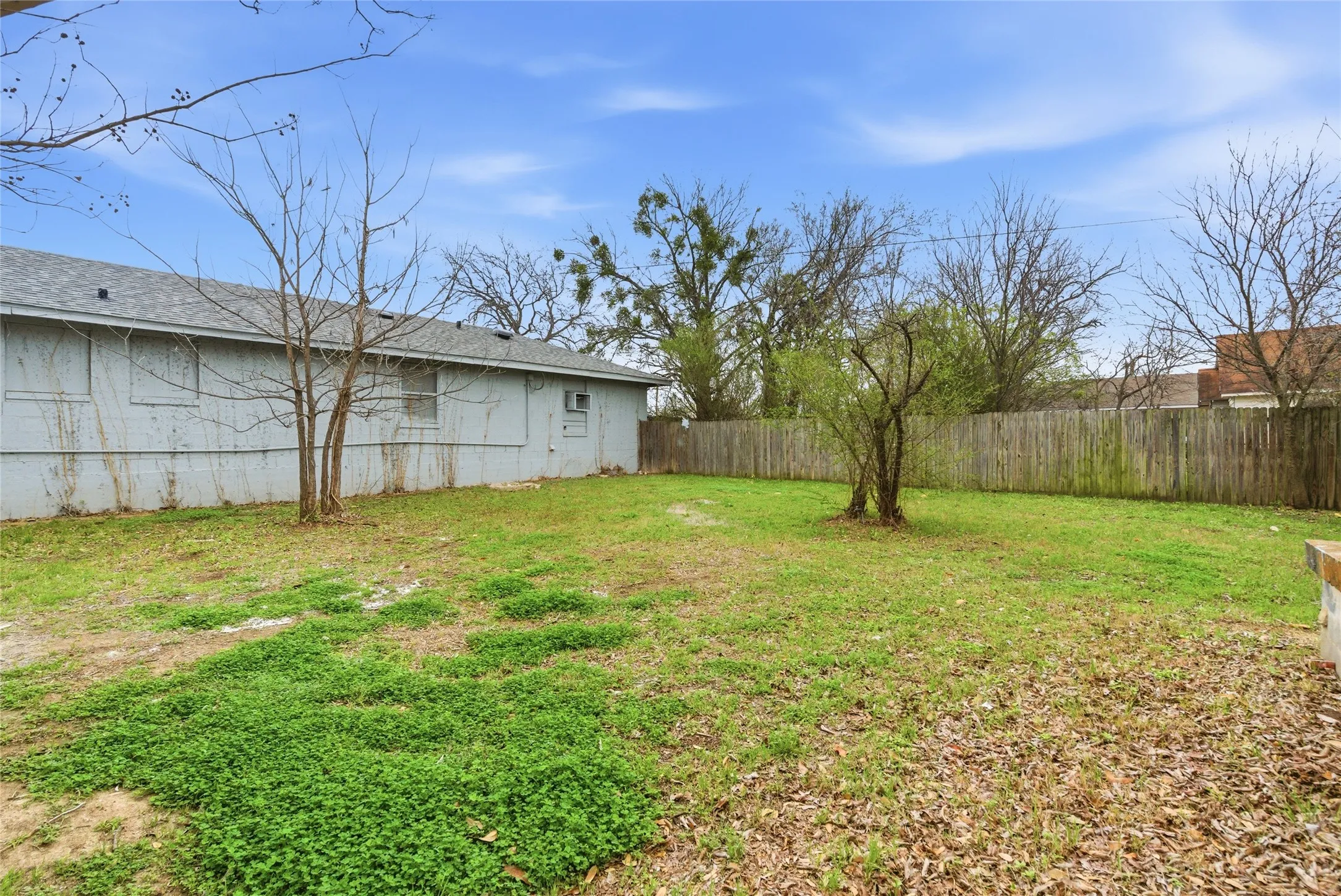Single Family Residence For Sale in Erath County , 1102 E Washington Street, Stephenville, Texas 76401, 3 Bedroom, 1 Bathroom, Garage spaces, 1,160 Sqft, built in 1945, Preowned, mls#21202988, Real Estate Agent in Stephenville, Homes For Sale in Erath county, Homes For Sale in Stephenville, Realtor in Stephenville Texas, Real Estate Brokerage Independent Realty Texas, Luminita Cordes Realtor