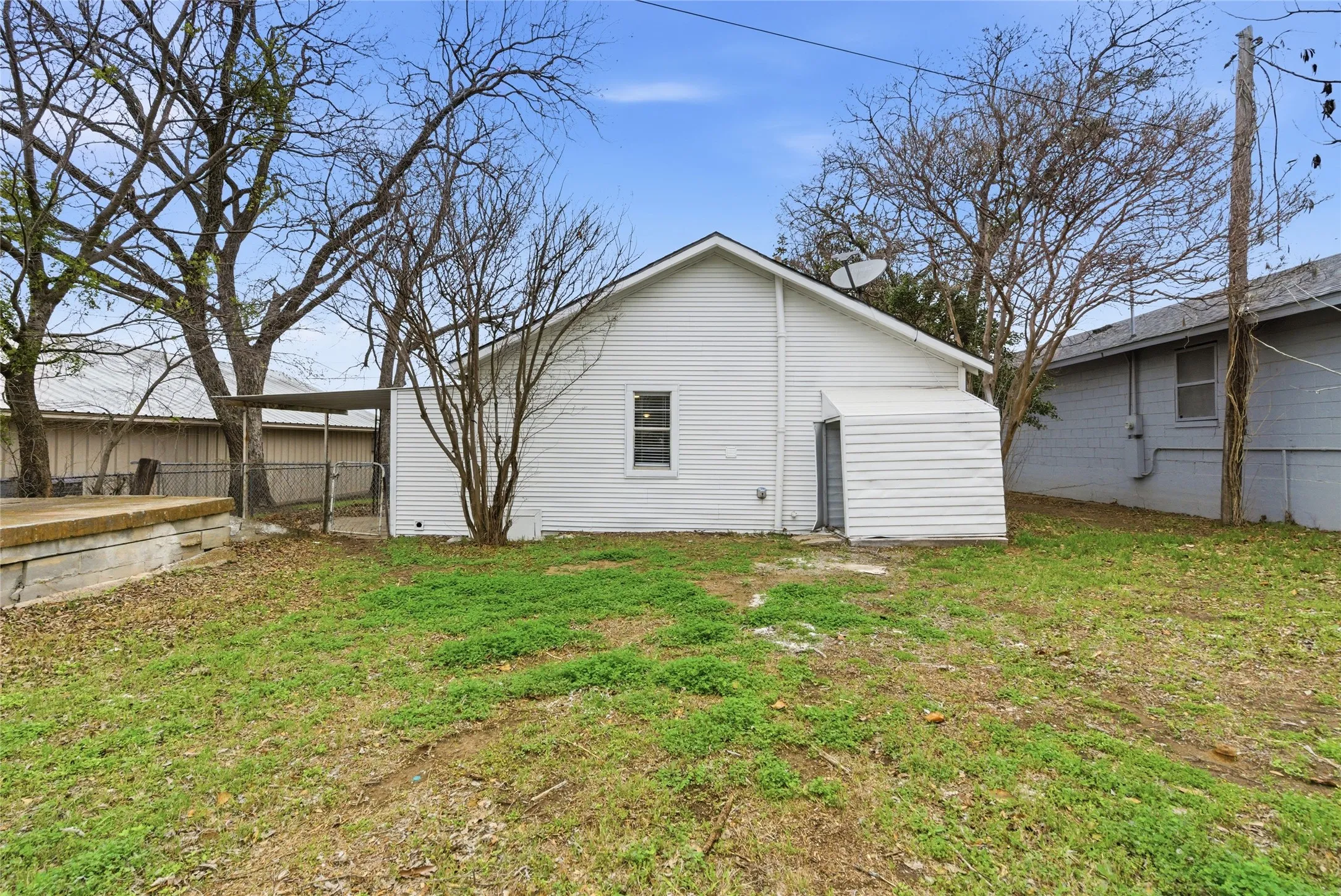 Single Family Residence For Sale in Erath County , 1102 E Washington Street, Stephenville, Texas 76401, 3 Bedroom, 1 Bathroom, Garage spaces, 1,160 Sqft, built in 1945, Preowned, mls#21202988, Real Estate Agent in Stephenville, Homes For Sale in Erath county, Homes For Sale in Stephenville, Realtor in Stephenville Texas, Real Estate Brokerage Independent Realty Texas, Luminita Cordes Realtor