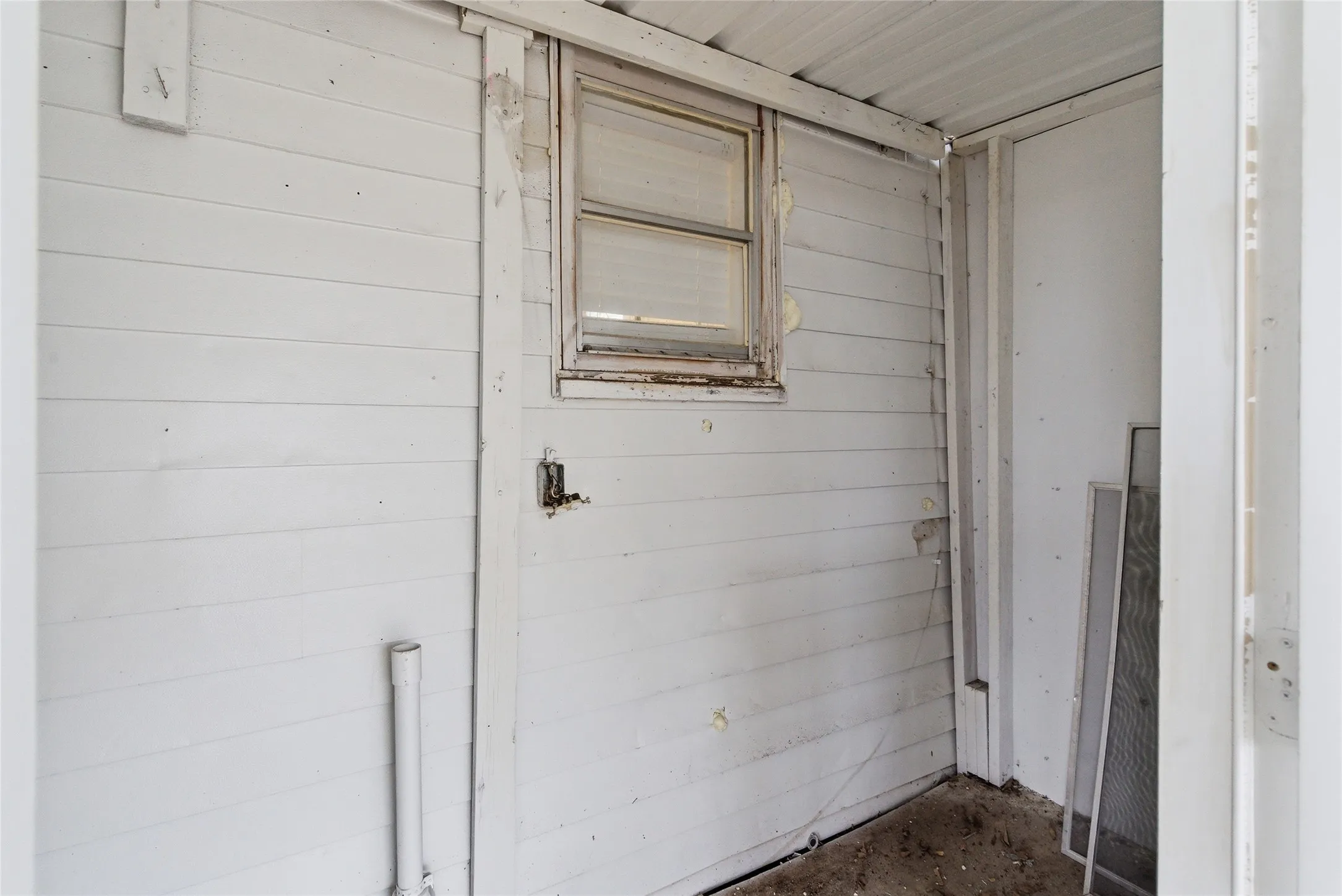 Single Family Residence For Sale in Erath County , 1102 E Washington Street, Stephenville, Texas 76401, 3 Bedroom, 1 Bathroom, Garage spaces, 1,160 Sqft, built in 1945, Preowned, mls#21202988, Real Estate Agent in Stephenville, Homes For Sale in Erath county, Homes For Sale in Stephenville, Realtor in Stephenville Texas, Real Estate Brokerage Independent Realty Texas, Luminita Cordes Realtor
