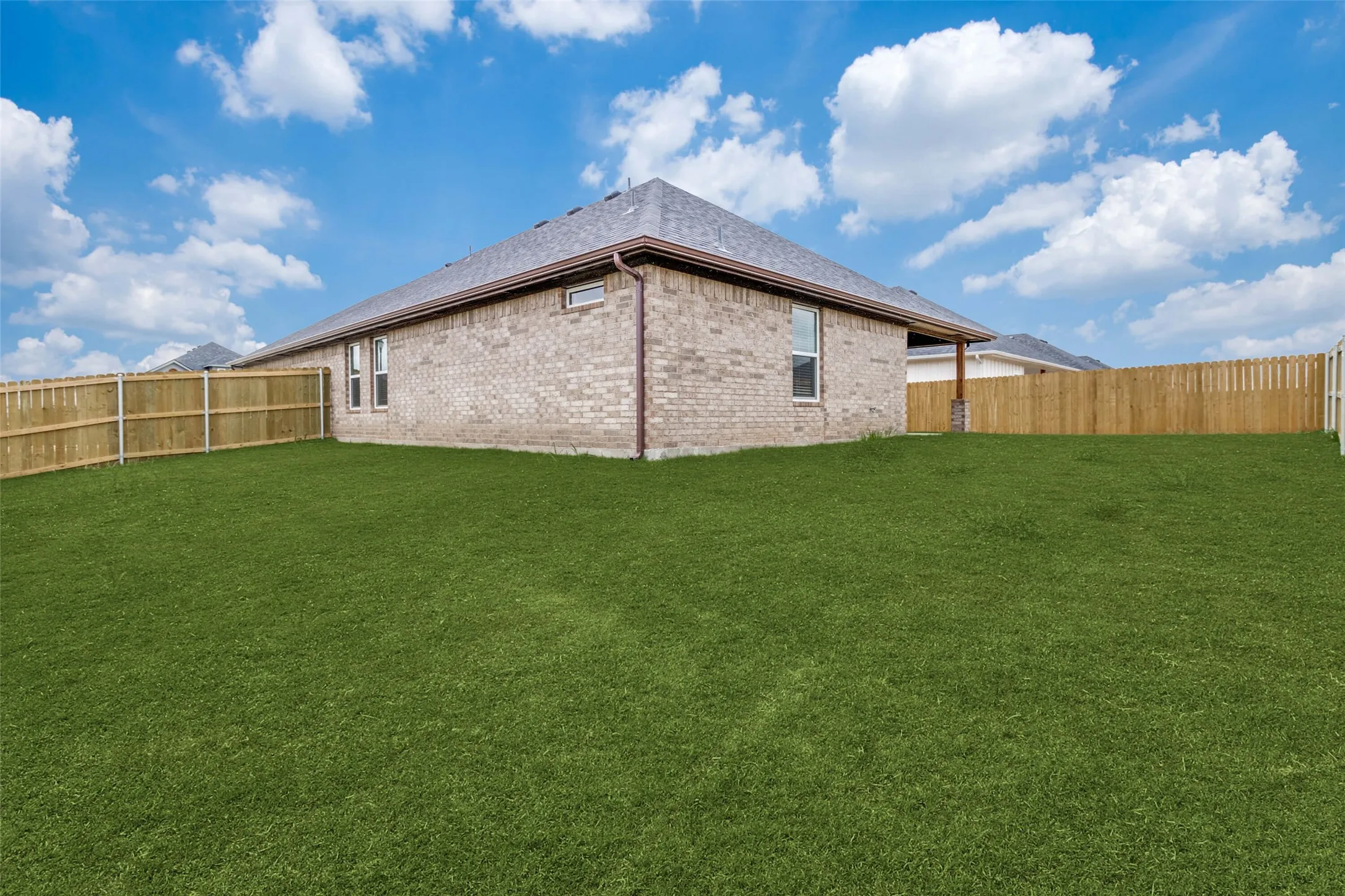 Single Family Residence For Rent in Grayson County , 2803 Orchid Drive, Sherman, Texas 75092, 3 Bedroom, 2 Bathroom, 2 Garage spaces, 1,481 Sqft, built in 2022, Preowned, mls#21205519, Real Estate Agent in Sherman, Homes For Rent in Grayson county, Homes For Rent in Sherman, Realtor in Sherman Texas, Real Estate Brokerage Independent Realty Texas, Luminita Cordes Realtor