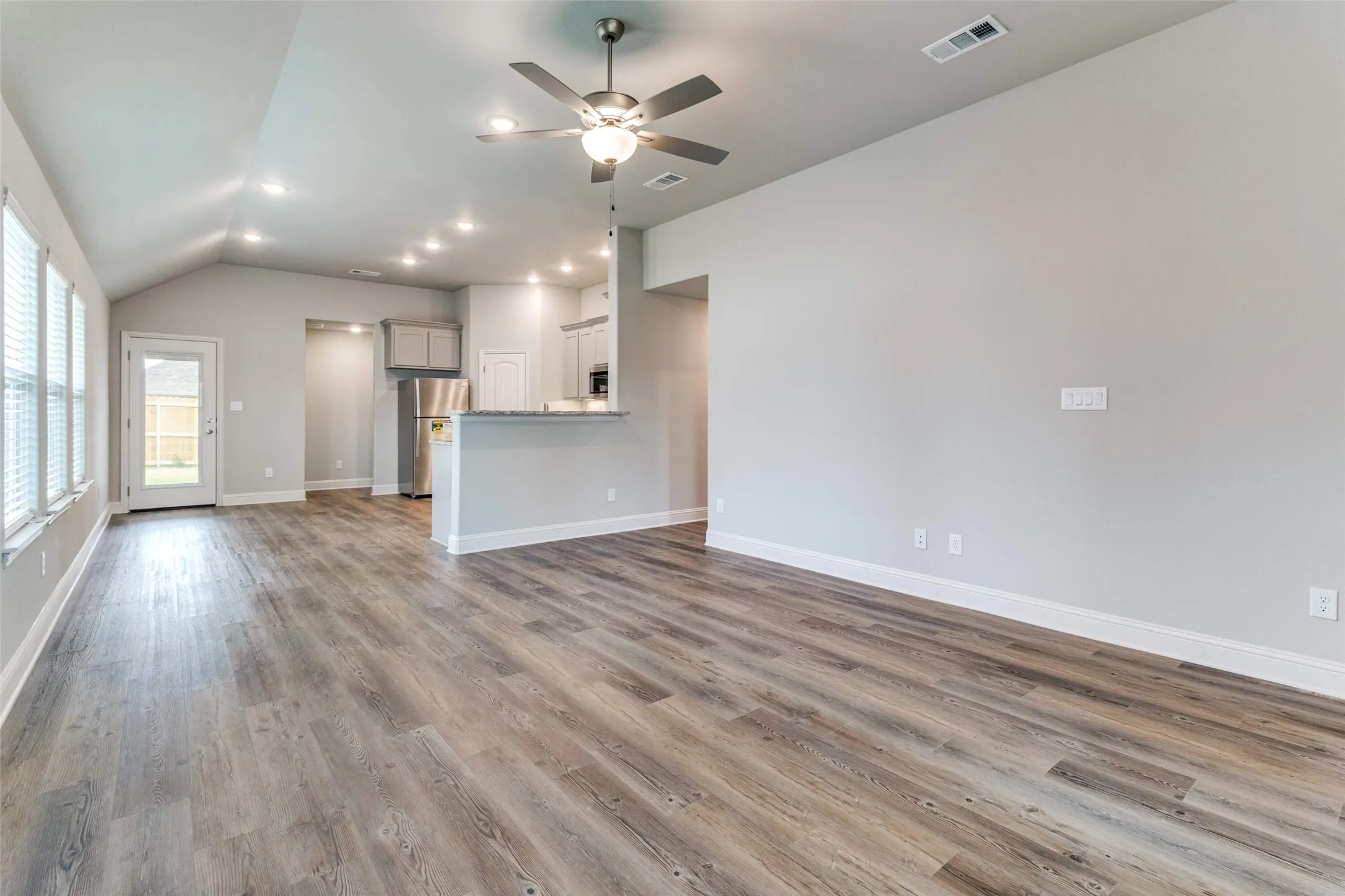 Single Family Residence For Rent in Grayson County , 2803 Orchid Drive, Sherman, Texas 75092, 3 Bedroom, 2 Bathroom, 2 Garage spaces, 1,481 Sqft, built in 2022, Preowned, mls#21205519, Real Estate Agent in Sherman, Homes For Rent in Grayson county, Homes For Rent in Sherman, Realtor in Sherman Texas, Real Estate Brokerage Independent Realty Texas, Luminita Cordes Realtor