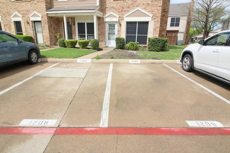 Condominium For Sale in Collin County , 3801 14th Street 1208, Plano, Texas 75074, 2 Bedroom, 3 Bathroom, Garage spaces, 1,272 Sqft, built in 1985, Preowned, mls#21199447, Real Estate Agent in Plano, Homes For Sale in Collin county, Homes For Sale in Plano, Realtor in Plano Texas, Real Estate Brokerage Independent Realty Texas, Luminita Cordes Realtor