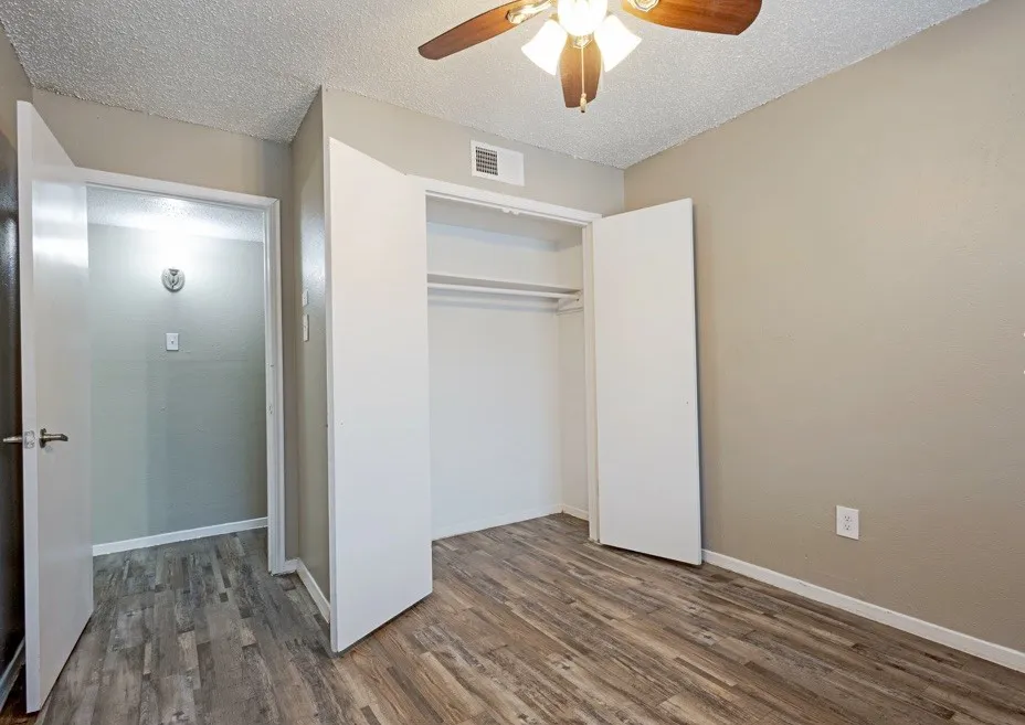 Apartment For Rent in Dallas County , 2910 Prichard Lane, Dallas, Texas 75227, 2 Bedrooms, 1 Bathroom, Garage spaces, 830 Sqft, built in 1972, Price $1,250, mls#21205568, Real Estate Agent in Dallas, Homes For Rent in Dallas county, Homes For Rent in Dallas, Realtor in Dallas Texas, Real Estate Brokerage Independent Realty Texas, Luminita Cordes Realtor