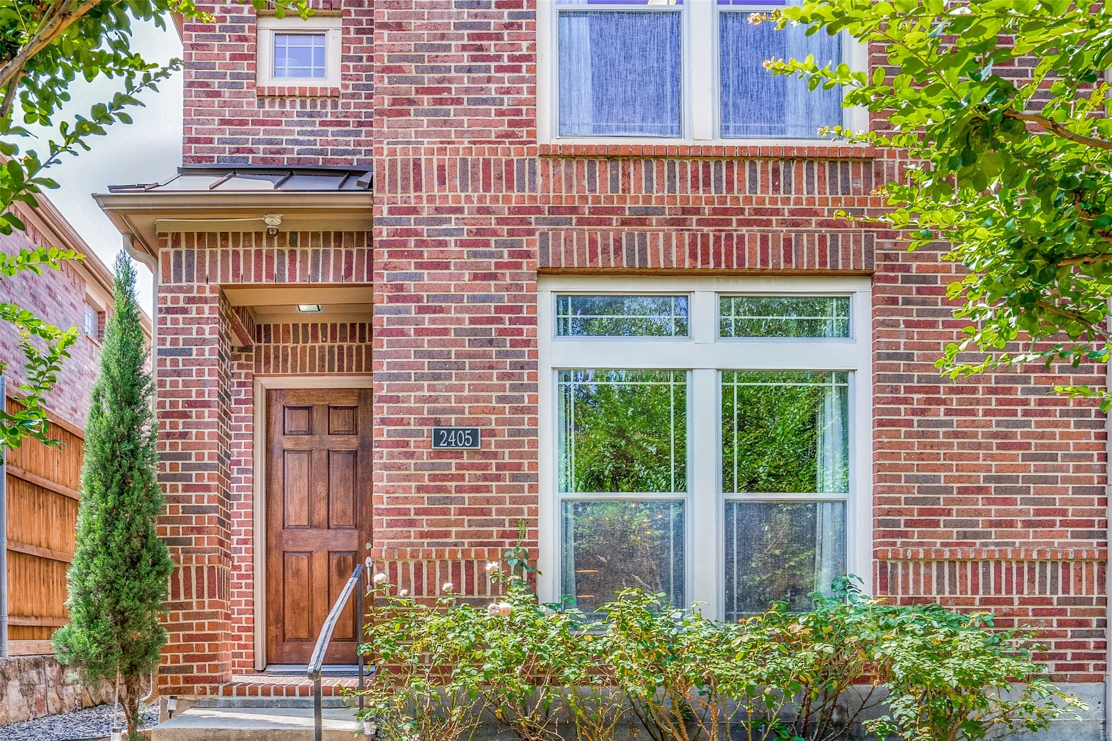 Single Family Residence For Sale in Dallas County , 2405 Throckmorton Street, Dallas, Texas 75219, 3 Bedroom, 3 Bathroom, 2 Garage spaces, 3,160 Sqft, built in 2008, mls#21205686, Real Estate Agent in Dallas, Homes For Sale in Dallas county, Homes For Sale in Dallas, Realtor in Dallas Texas, Real Estate Brokerage Independent Realty Texas, Luminita Cordes Realtor
