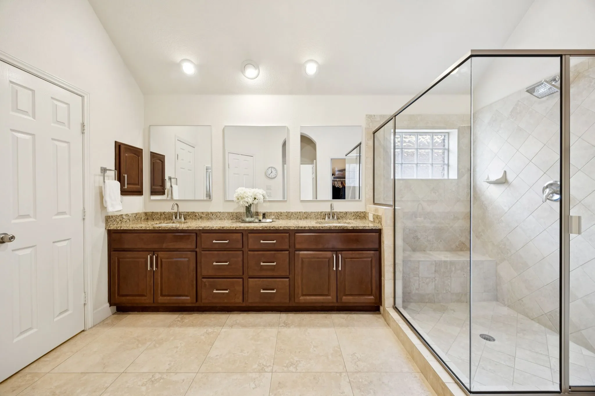 Single Family Residence For Sale in Dallas County , 2405 Throckmorton Street, Dallas, Texas 75219, 3 Bedroom, 3 Bathroom, 2 Garage spaces, 3,160 Sqft, built in 2008, mls#21205686, Real Estate Agent in Dallas, Homes For Sale in Dallas county, Homes For Sale in Dallas, Realtor in Dallas Texas, Real Estate Brokerage Independent Realty Texas, Luminita Cordes Realtor