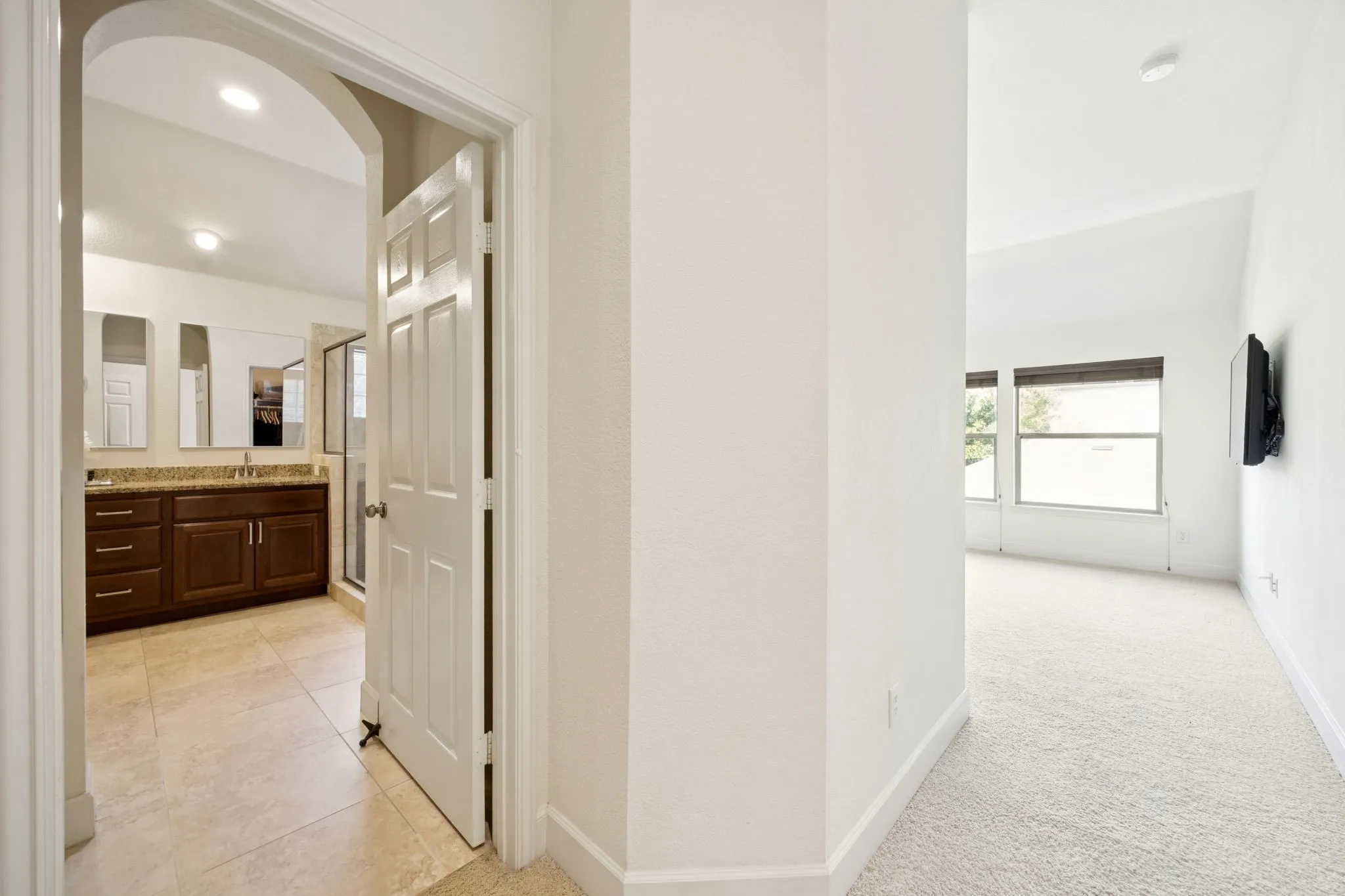 Single Family Residence For Sale in Dallas County , 2405 Throckmorton Street, Dallas, Texas 75219, 3 Bedroom, 3 Bathroom, 2 Garage spaces, 3,160 Sqft, built in 2008, mls#21205686, Real Estate Agent in Dallas, Homes For Sale in Dallas county, Homes For Sale in Dallas, Realtor in Dallas Texas, Real Estate Brokerage Independent Realty Texas, Luminita Cordes Realtor