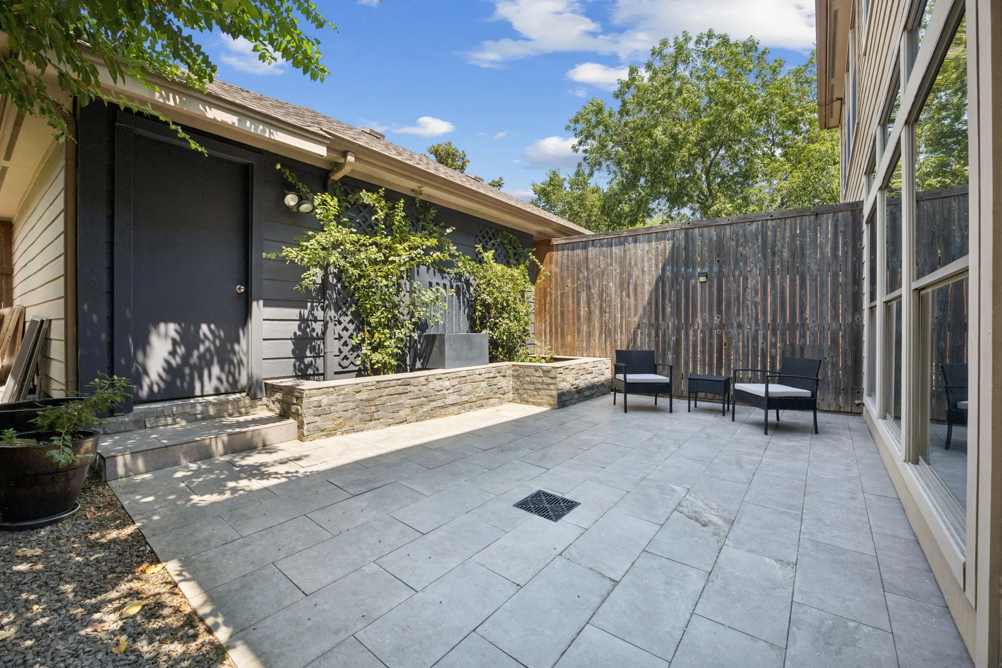 Single Family Residence For Sale in Dallas County , 2405 Throckmorton Street, Dallas, Texas 75219, 3 Bedroom, 3 Bathroom, 2 Garage spaces, 3,160 Sqft, built in 2008, mls#21205686, Real Estate Agent in Dallas, Homes For Sale in Dallas county, Homes For Sale in Dallas, Realtor in Dallas Texas, Real Estate Brokerage Independent Realty Texas, Luminita Cordes Realtor