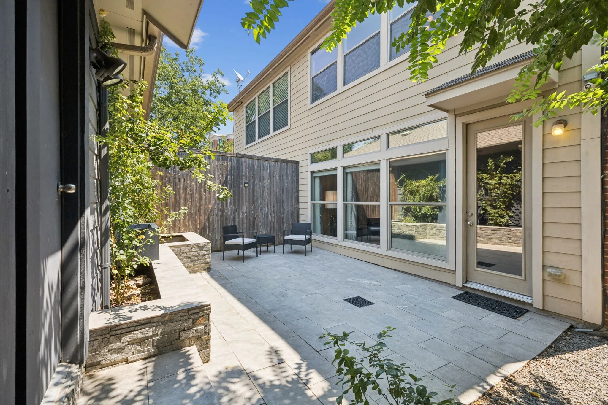 Single Family Residence For Sale in Dallas County , 2405 Throckmorton Street, Dallas, Texas 75219, 3 Bedroom, 3 Bathroom, 2 Garage spaces, 3,160 Sqft, built in 2008, mls#21205686, Real Estate Agent in Dallas, Homes For Sale in Dallas county, Homes For Sale in Dallas, Realtor in Dallas Texas, Real Estate Brokerage Independent Realty Texas, Luminita Cordes Realtor