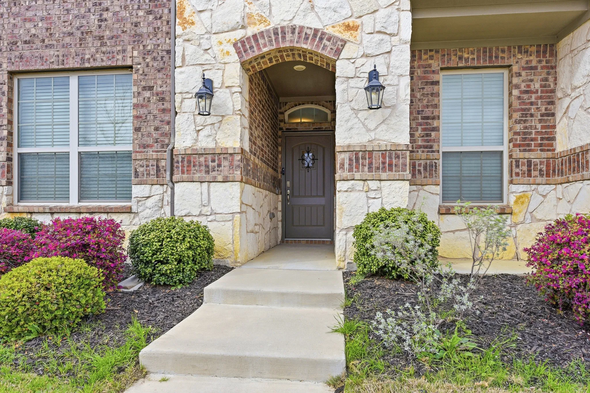 Single Family Residence For Rent in Denton County , 2261 Obsidian Drive, Little Elm, Texas 76227, 4 Bedroom, 3 Bathroom, 2 Garage spaces, 1,954 Sqft, built in 2020, mls#21185136, Real Estate Agent in Little Elm, Homes For Rent in Denton county, Homes For Rent in Little Elm, Realtor in Little Elm Texas, Real Estate Brokerage Independent Realty Texas, Luminita Cordes Realtor