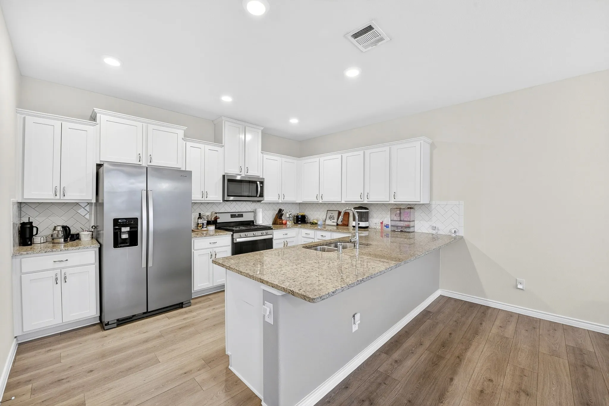 Single Family Residence For Rent in Denton County , 2261 Obsidian Drive, Little Elm, Texas 76227, 4 Bedroom, 3 Bathroom, 2 Garage spaces, 1,954 Sqft, built in 2020, mls#21185136, Real Estate Agent in Little Elm, Homes For Rent in Denton county, Homes For Rent in Little Elm, Realtor in Little Elm Texas, Real Estate Brokerage Independent Realty Texas, Luminita Cordes Realtor