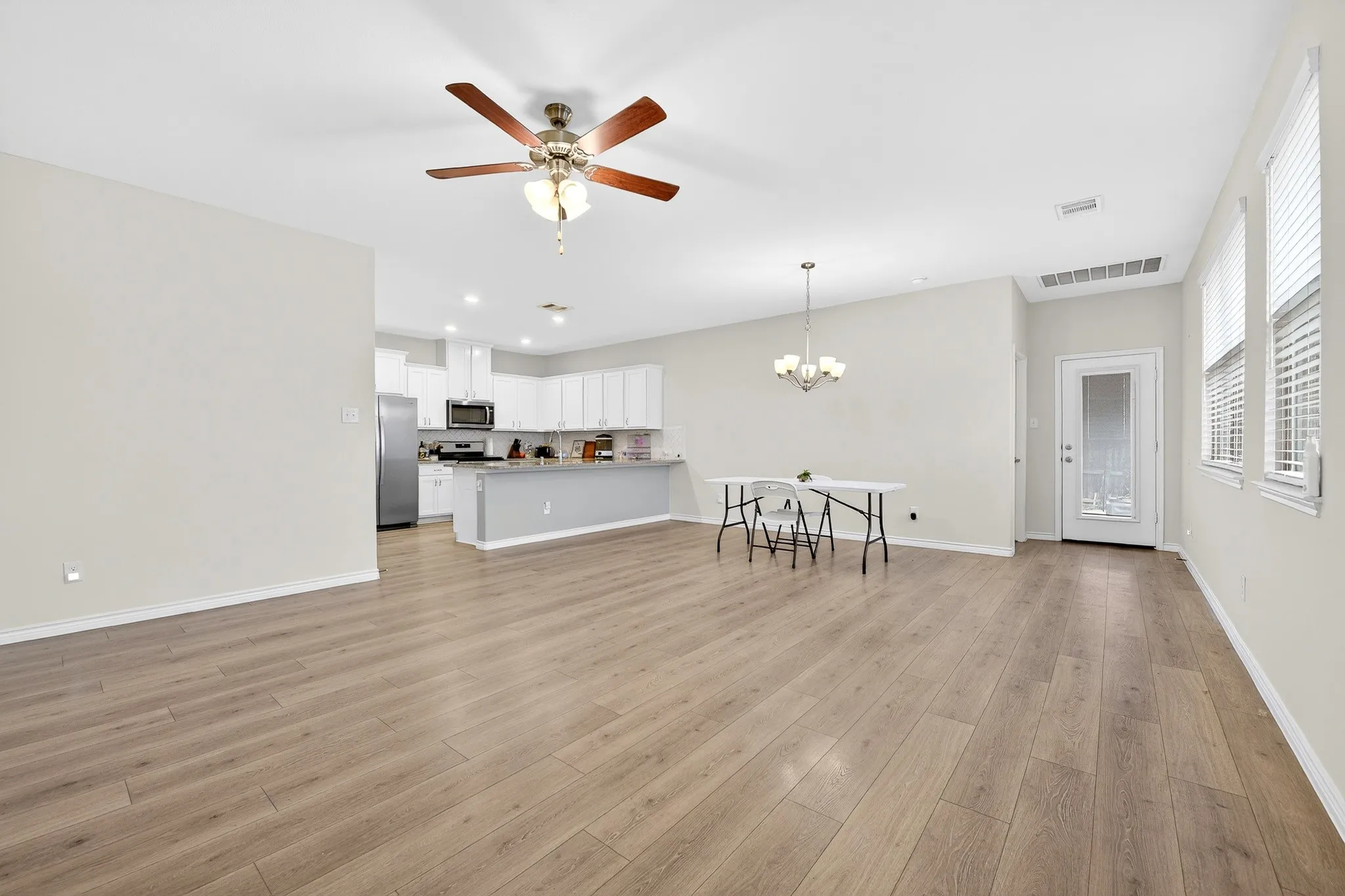 Single Family Residence For Rent in Denton County , 2261 Obsidian Drive, Little Elm, Texas 76227, 4 Bedroom, 3 Bathroom, 2 Garage spaces, 1,954 Sqft, built in 2020, mls#21185136, Real Estate Agent in Little Elm, Homes For Rent in Denton county, Homes For Rent in Little Elm, Realtor in Little Elm Texas, Real Estate Brokerage Independent Realty Texas, Luminita Cordes Realtor