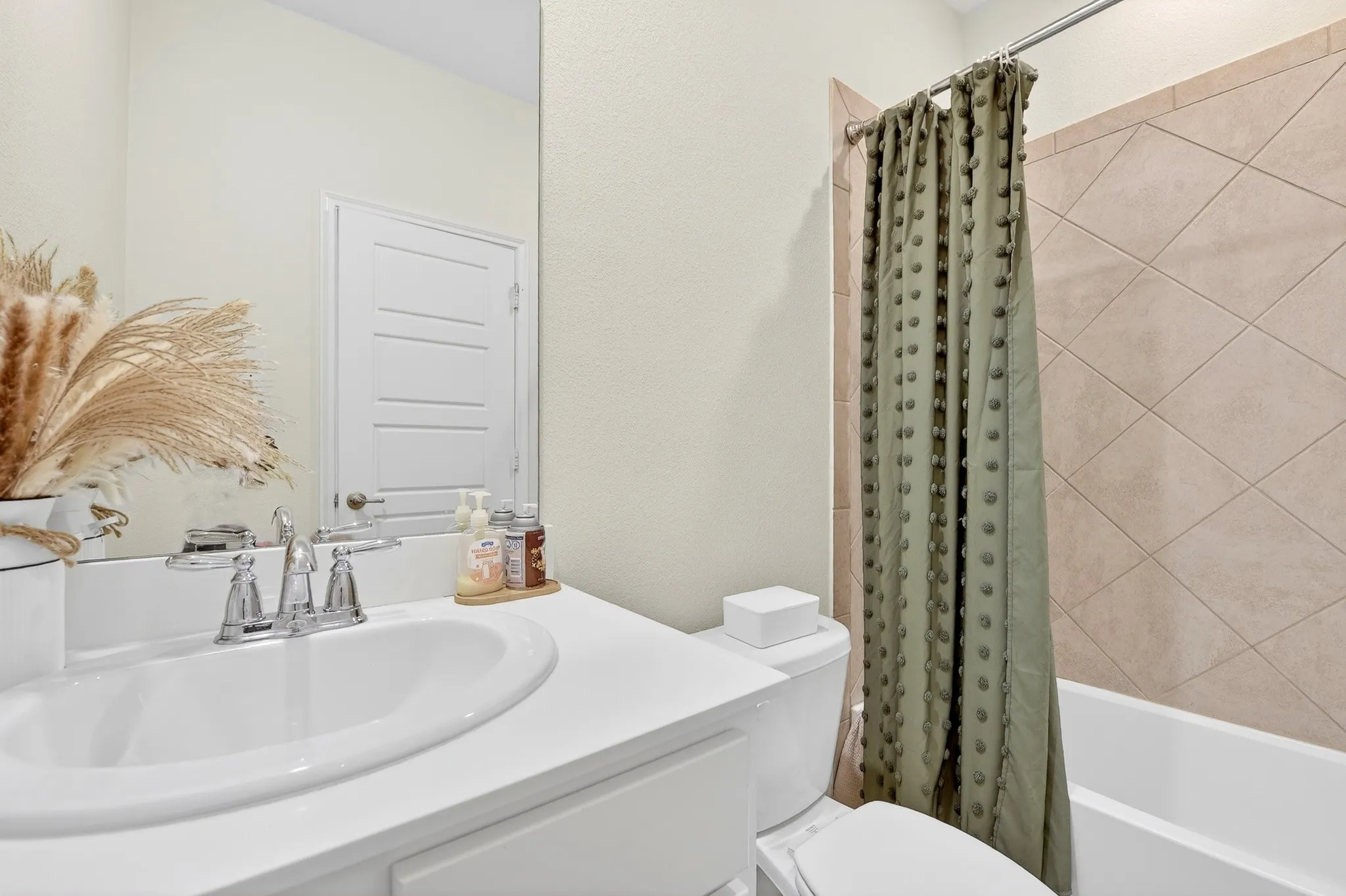 Single Family Residence For Rent in Denton County , 2261 Obsidian Drive, Little Elm, Texas 76227, 4 Bedroom, 3 Bathroom, 2 Garage spaces, 1,954 Sqft, built in 2020, mls#21185136, Real Estate Agent in Little Elm, Homes For Rent in Denton county, Homes For Rent in Little Elm, Realtor in Little Elm Texas, Real Estate Brokerage Independent Realty Texas, Luminita Cordes Realtor