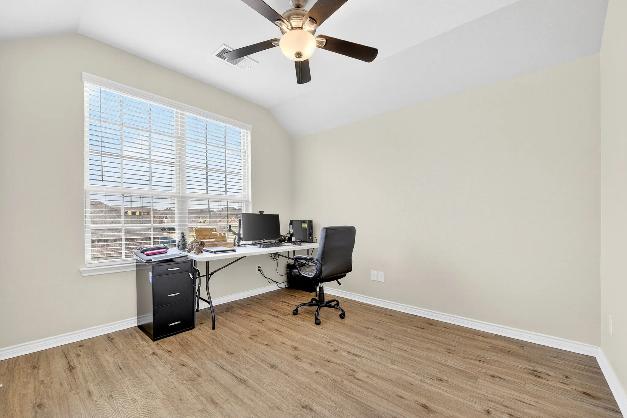 Single Family Residence For Rent in Denton County , 2261 Obsidian Drive, Little Elm, Texas 76227, 4 Bedroom, 3 Bathroom, 2 Garage spaces, 1,954 Sqft, built in 2020, mls#21185136, Real Estate Agent in Little Elm, Homes For Rent in Denton county, Homes For Rent in Little Elm, Realtor in Little Elm Texas, Real Estate Brokerage Independent Realty Texas, Luminita Cordes Realtor